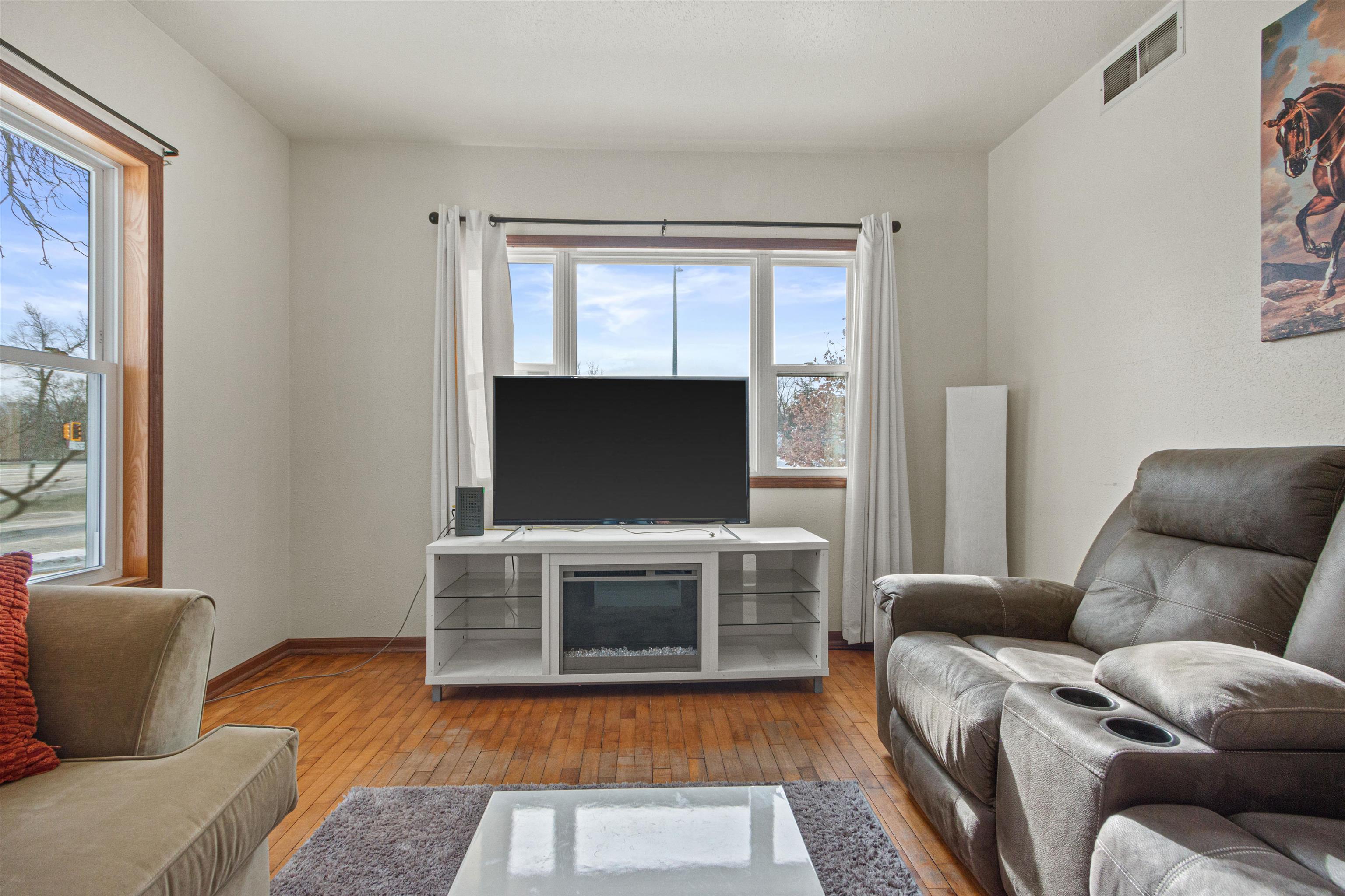 990 2ND AVENUE SOUTH, Wisconsin Rapids, Wisconsin 54495, 3 Bedrooms Bedrooms, ,2 BathroomsBathrooms,Residential,For Sale,990 2ND AVENUE SOUTH,22600355