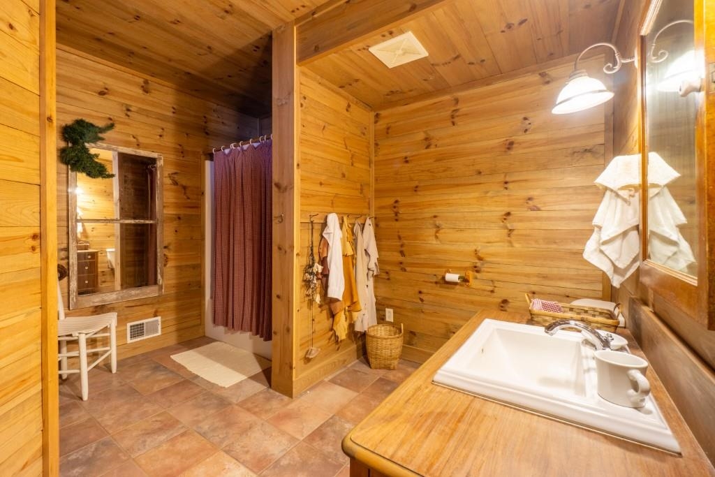 W1863 BURGENER AVENUE, Merrill, Wisconsin 54452, 4 Bedrooms Bedrooms, ,2 BathroomsBathrooms,Residential,For Sale,W1863 BURGENER AVENUE,22600362