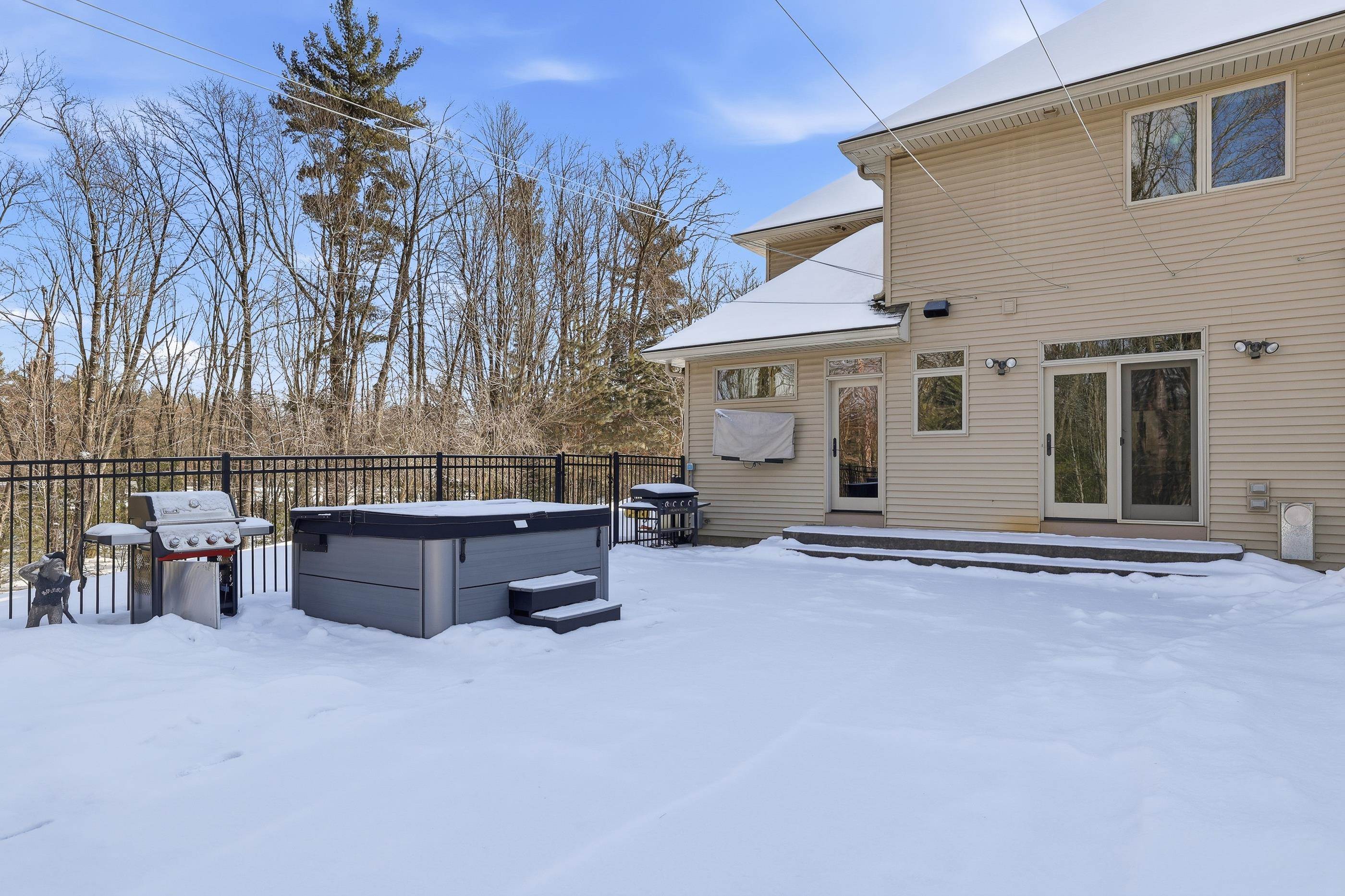 1831 WATERVIEW COVE, Plover, Wisconsin 54467, 6 Bedrooms Bedrooms, ,5 BathroomsBathrooms,Residential,For Sale,1831 WATERVIEW COVE,22600391