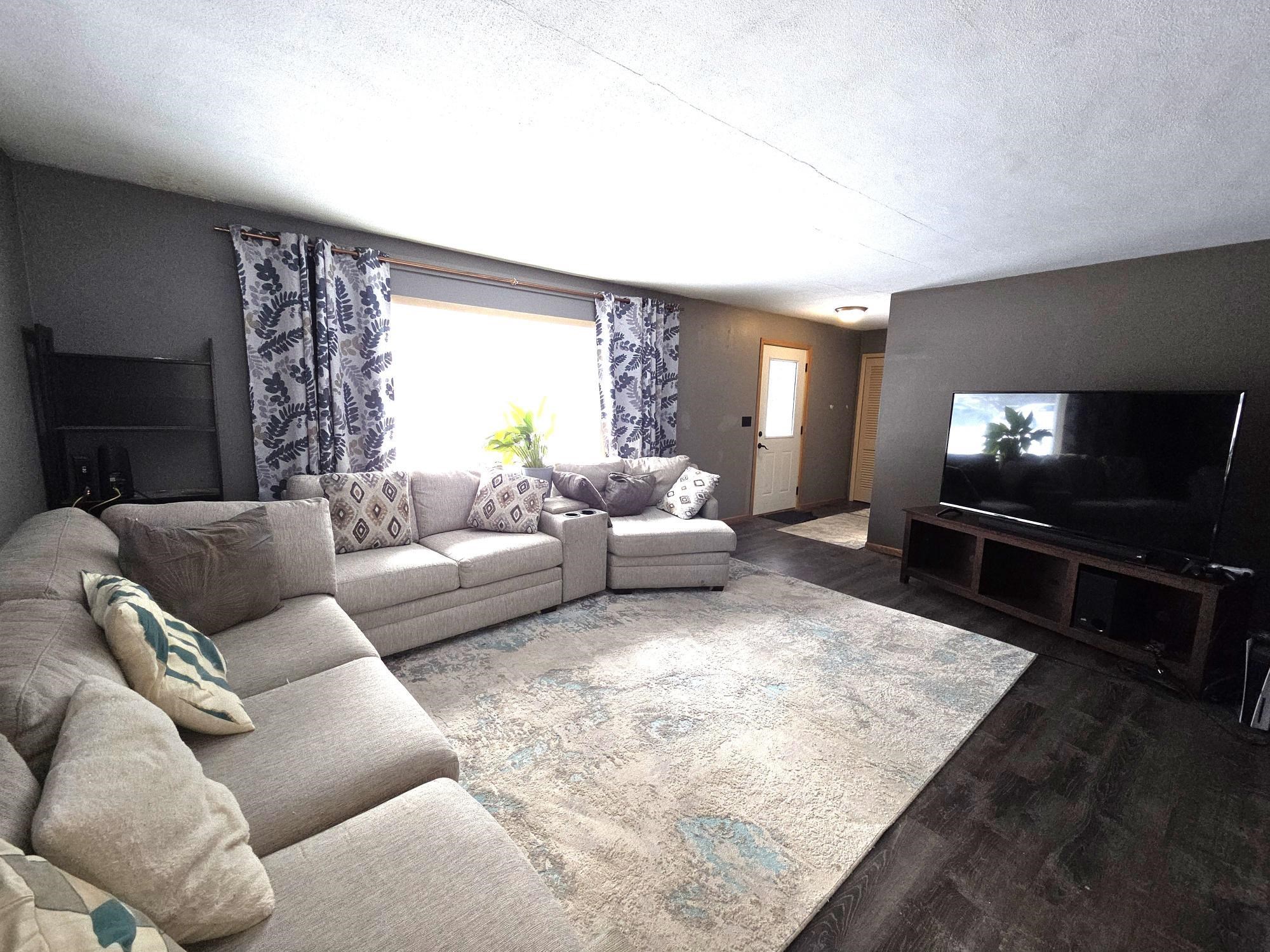 114 W PLEASANT AVENUE, Tomahawk, Wisconsin 54487, 4 Bedrooms Bedrooms, ,2 BathroomsBathrooms,Residential,For Sale,114 W PLEASANT AVENUE,22600394