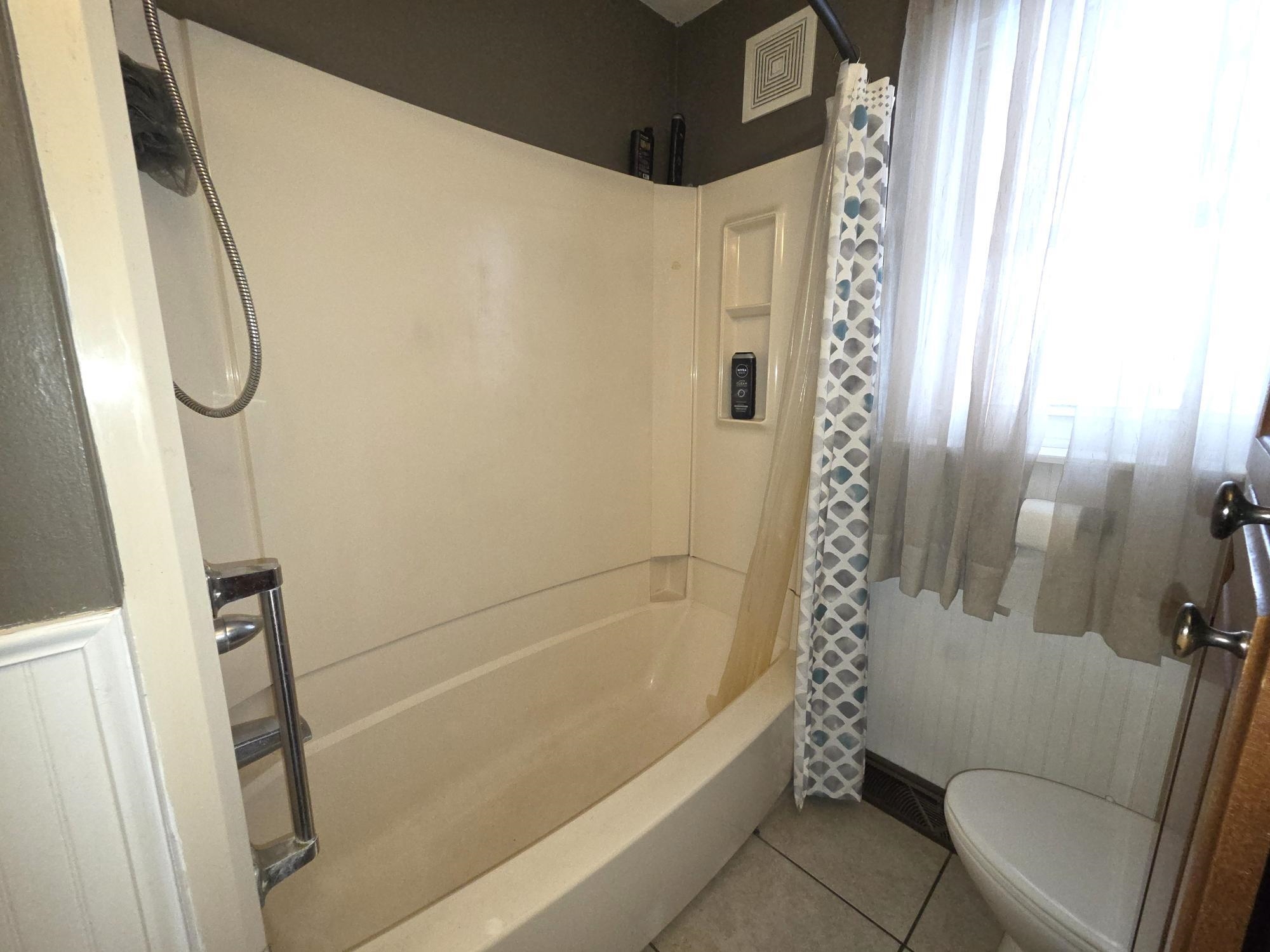 114 W PLEASANT AVENUE, Tomahawk, Wisconsin 54487, 4 Bedrooms Bedrooms, ,2 BathroomsBathrooms,Residential,For Sale,114 W PLEASANT AVENUE,22600394