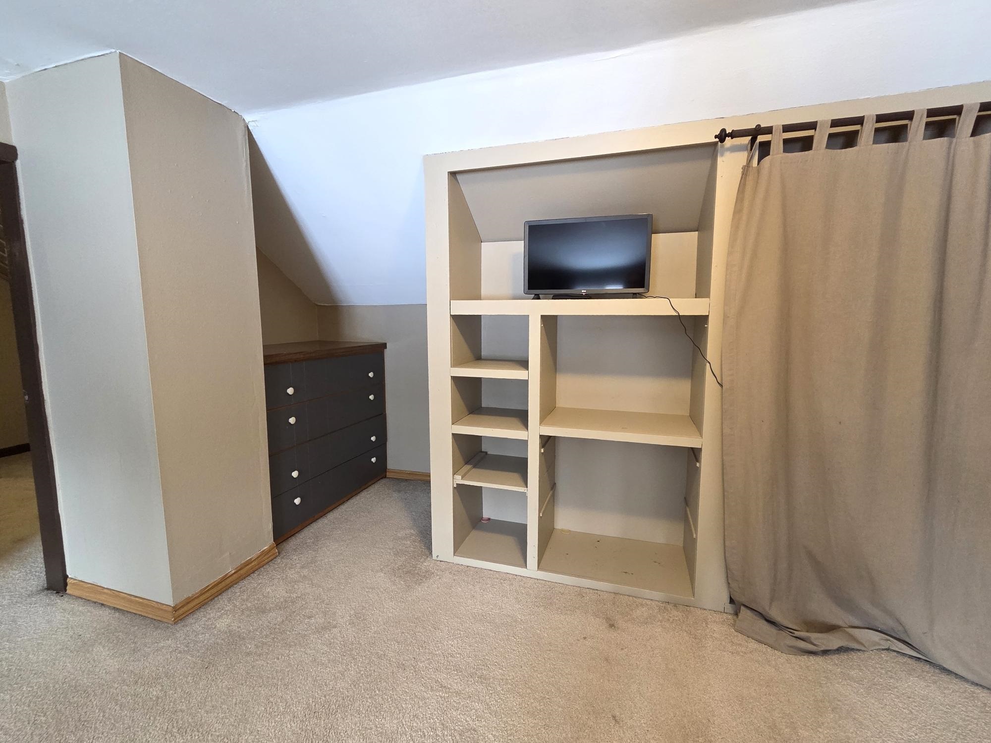 114 W PLEASANT AVENUE, Tomahawk, Wisconsin 54487, 4 Bedrooms Bedrooms, ,2 BathroomsBathrooms,Residential,For Sale,114 W PLEASANT AVENUE,22600394