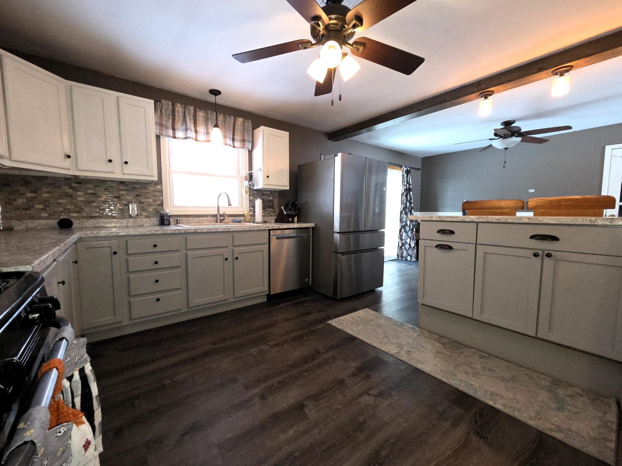 114 W PLEASANT AVENUE, Tomahawk, Wisconsin 54487, 4 Bedrooms Bedrooms, ,2 BathroomsBathrooms,Residential,For Sale,114 W PLEASANT AVENUE,22600394