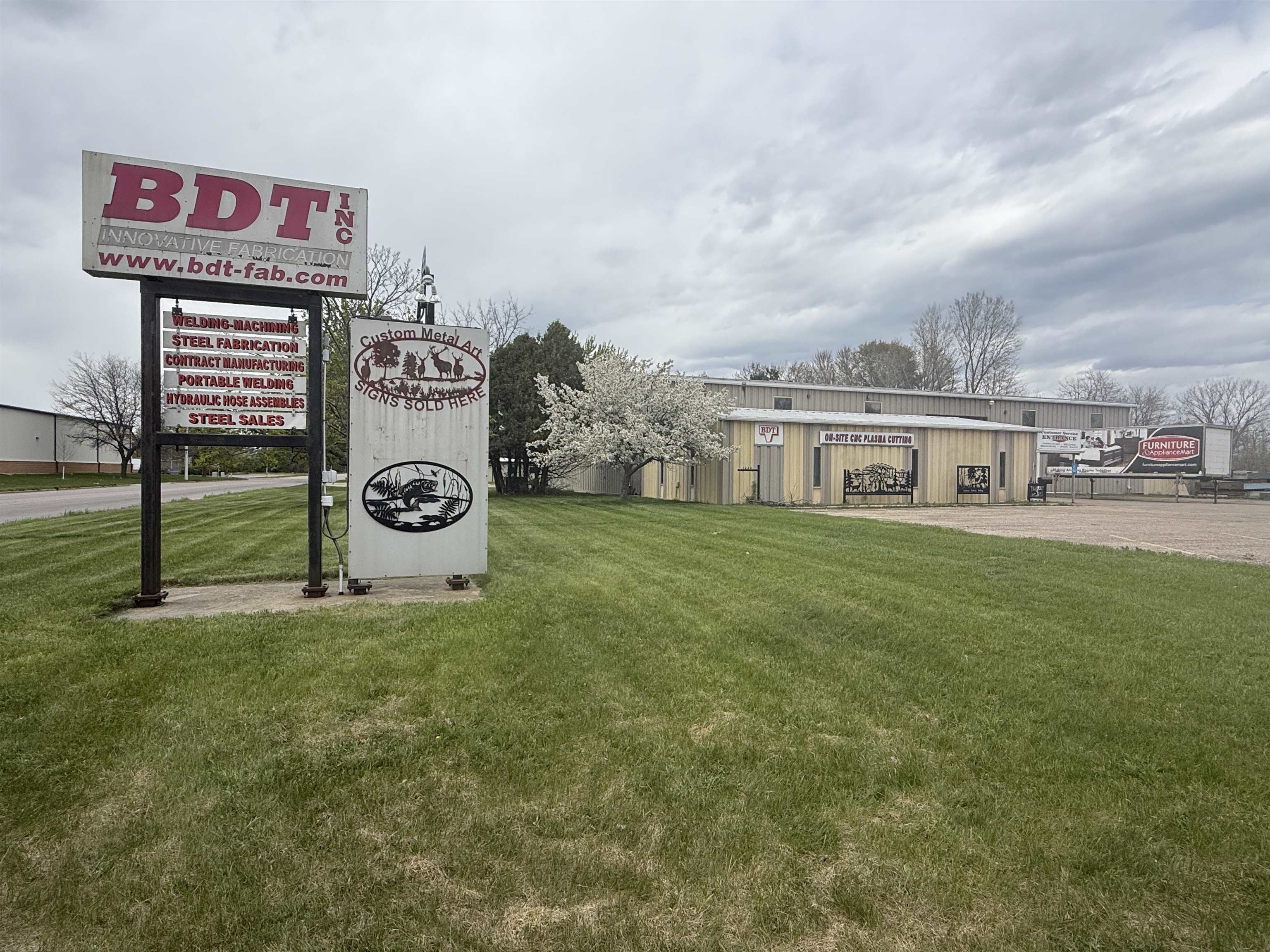 600 25TH AVENUE NORTH, Wisconsin Rapids, Wisconsin 54495, ,Commercial/industrial,For Sale,600 25TH AVENUE NORTH,22600395