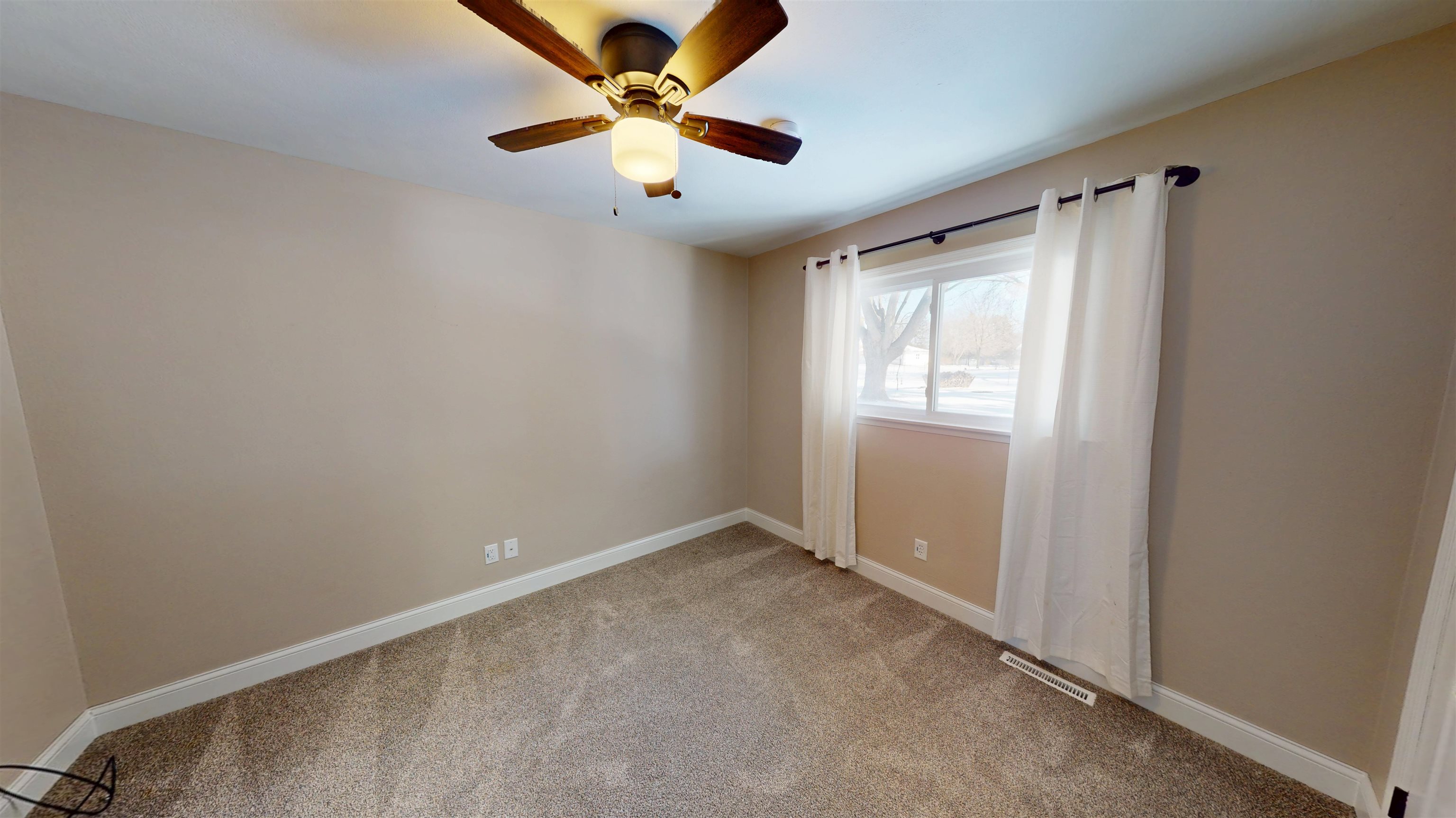 2001 S MAPLE AVENUE, Marshfield, Wisconsin 54449, 3 Bedrooms Bedrooms, ,1 BathroomBathrooms,Residential,For Sale,2001 S MAPLE AVENUE,22600407