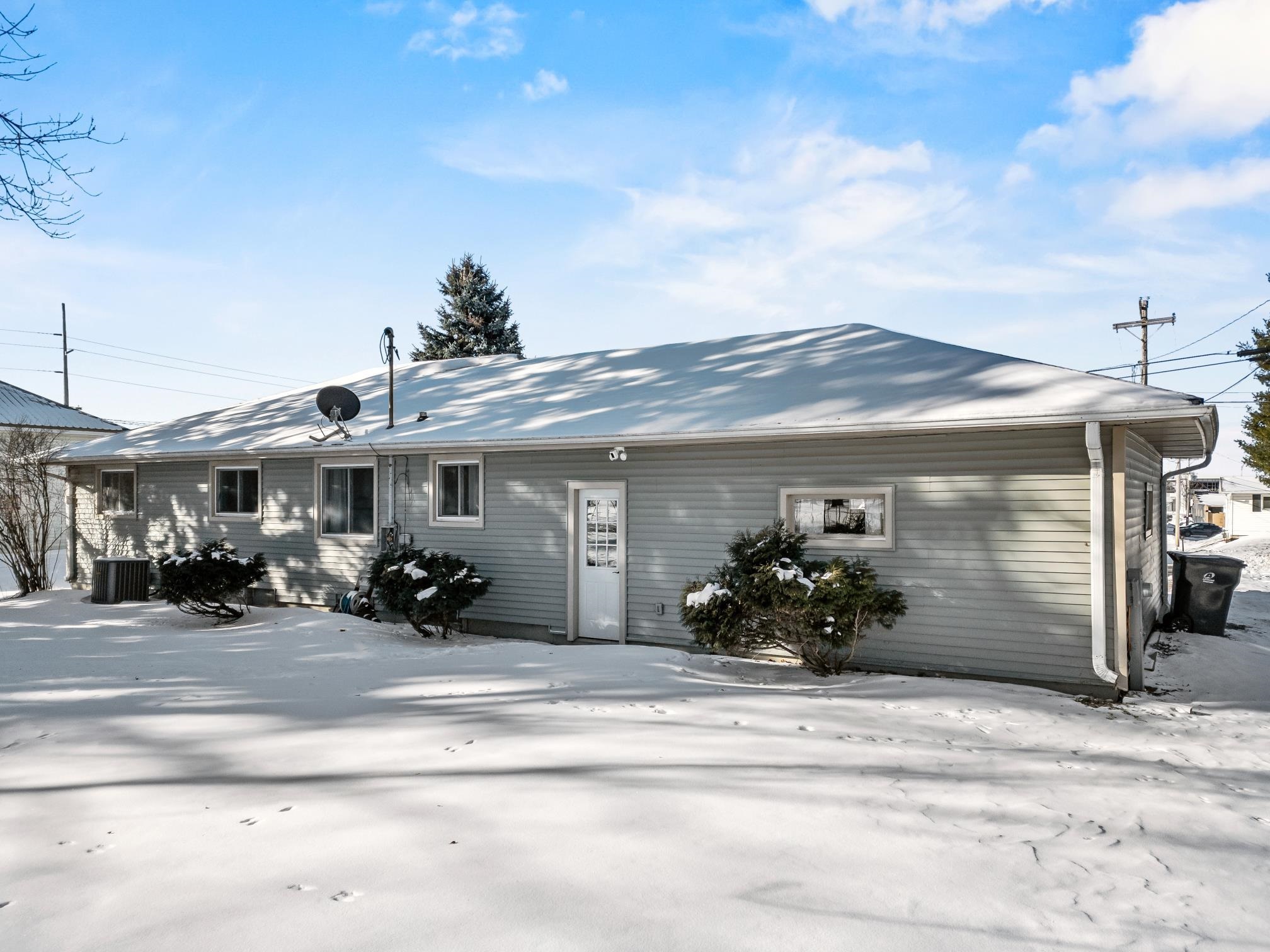 2001 S MAPLE AVENUE, Marshfield, Wisconsin 54449, 3 Bedrooms Bedrooms, ,1 BathroomBathrooms,Residential,For Sale,2001 S MAPLE AVENUE,22600407