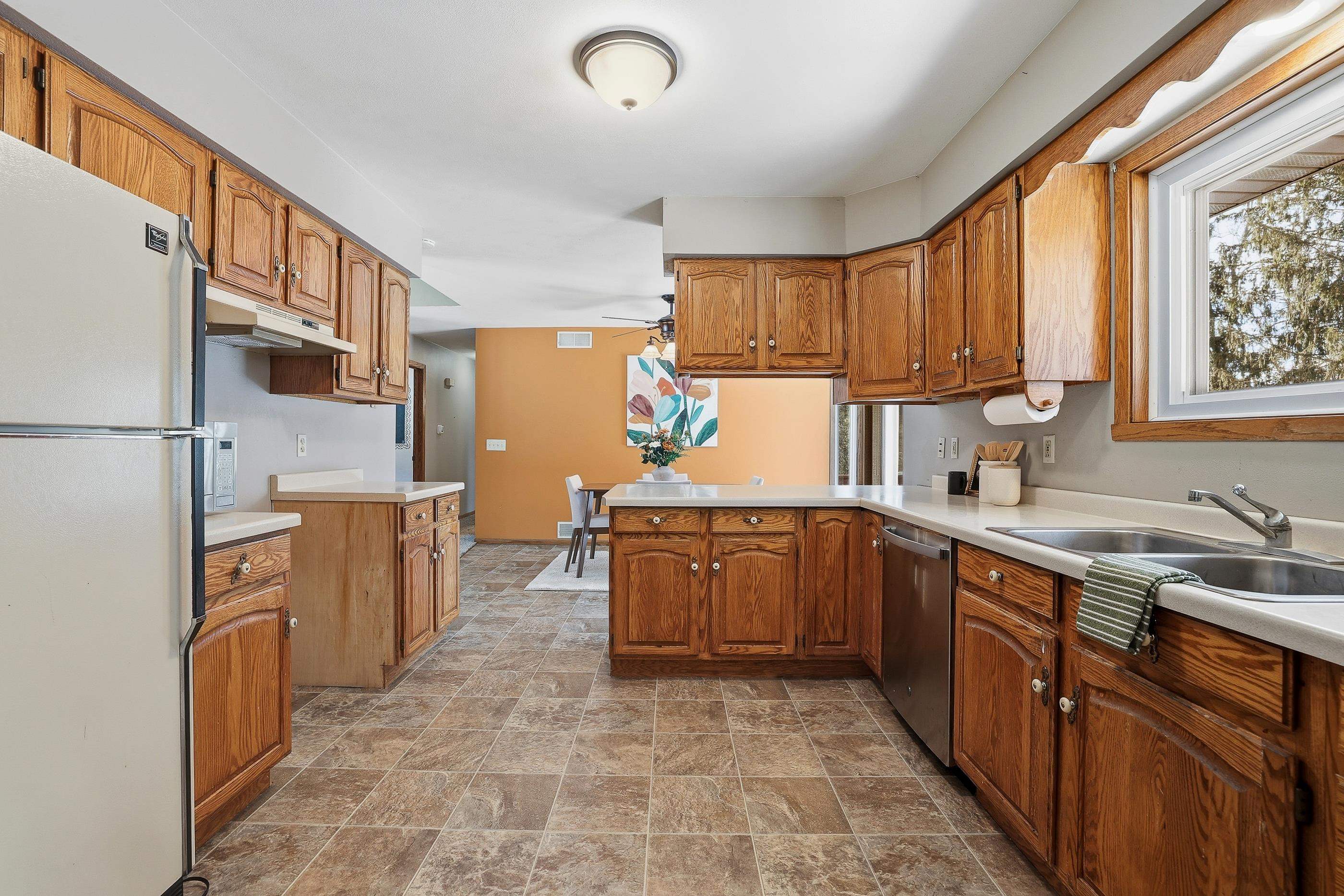 1051 CUSTER SQUARE, Stevens Point, Wisconsin 54482, 3 Bedrooms Bedrooms, ,2 BathroomsBathrooms,Residential,For Sale,1051 CUSTER SQUARE,22600436