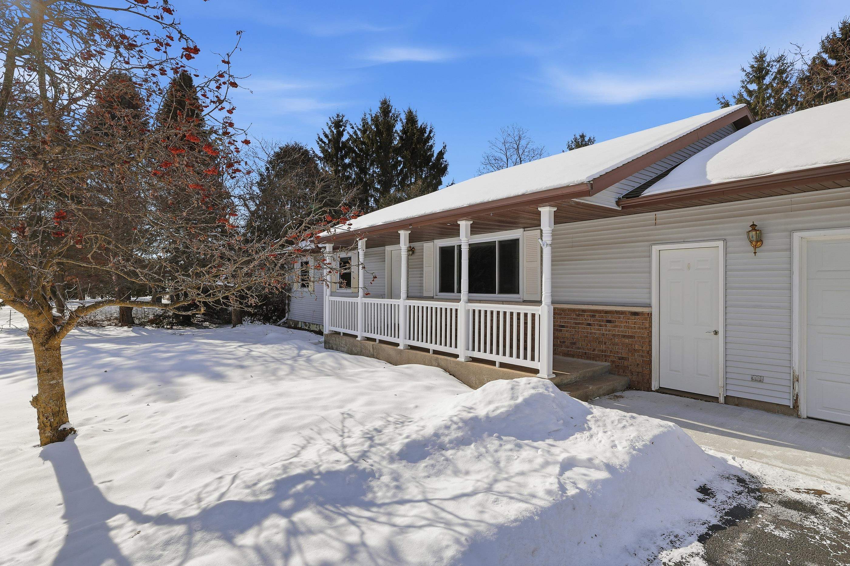 1051 CUSTER SQUARE, Stevens Point, Wisconsin 54482, 3 Bedrooms Bedrooms, ,2 BathroomsBathrooms,Residential,For Sale,1051 CUSTER SQUARE,22600436