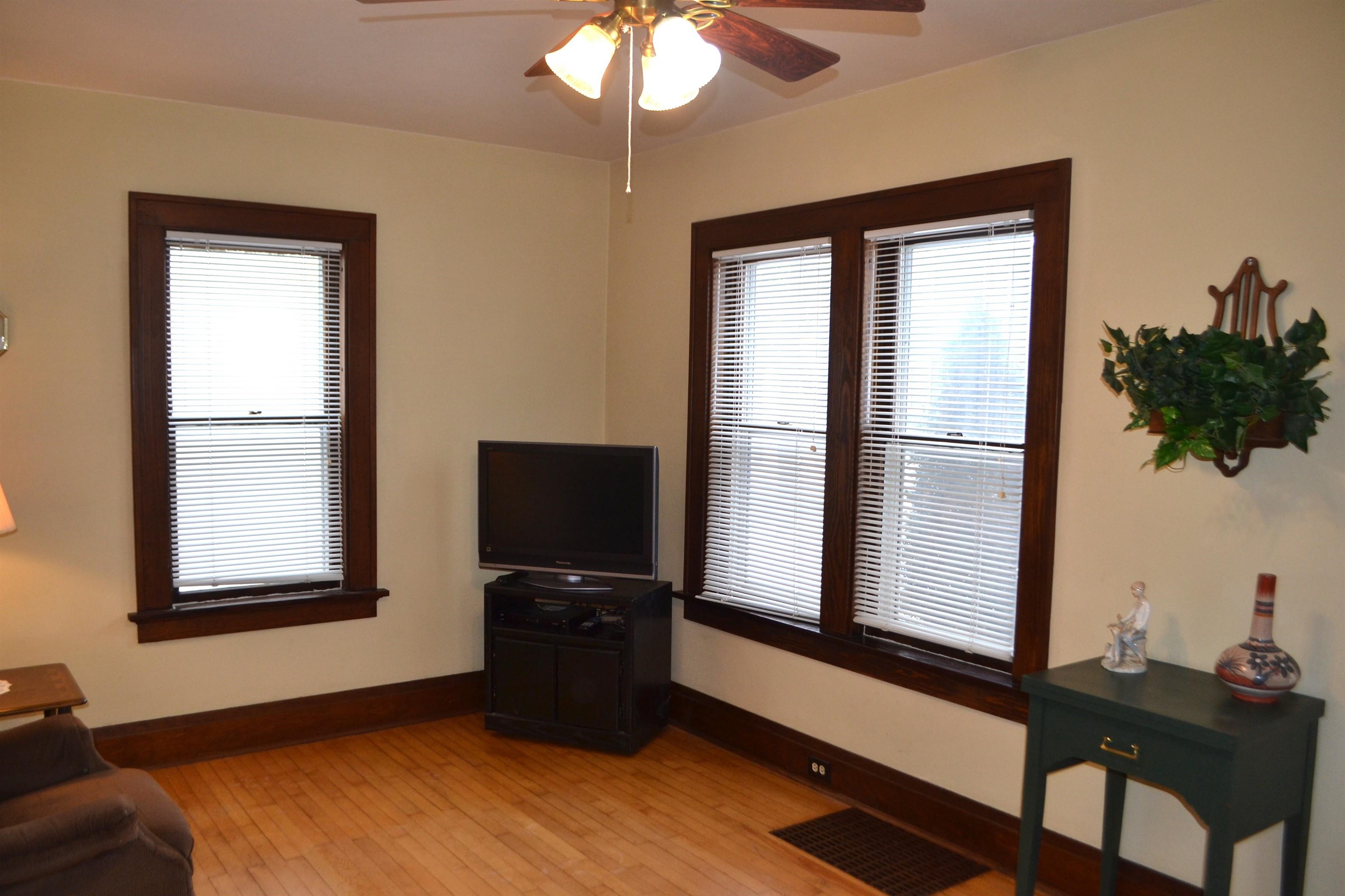 209 SEYMOUR STREET, Wausau, Wisconsin 54403, 2 Bedrooms Bedrooms, ,1 BathroomBathrooms,Residential,For Sale,209 SEYMOUR STREET,22600443