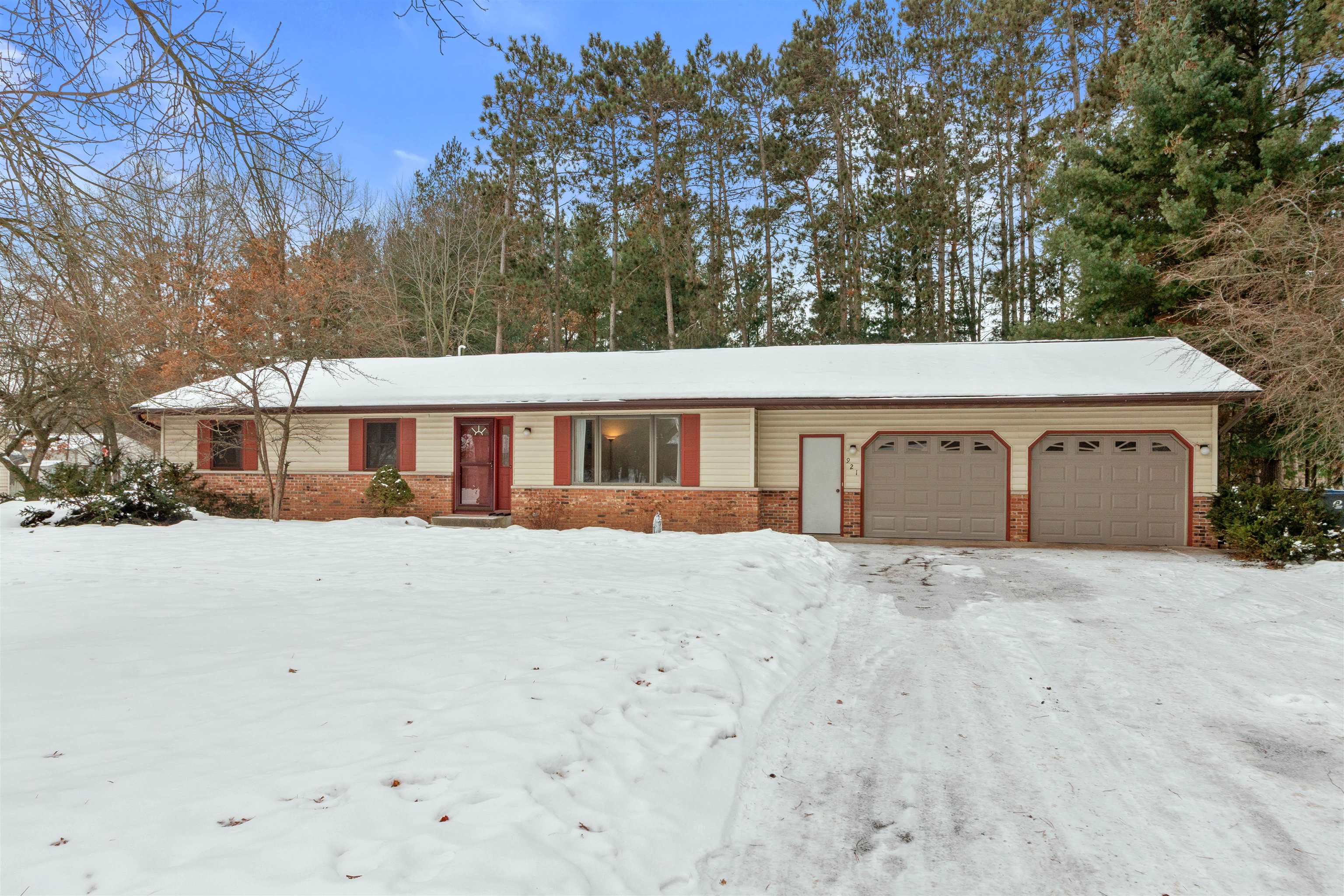 921 TANGLEWOOD DRIVE, Plover, Wisconsin 54467, 3 Bedrooms Bedrooms, ,2 BathroomsBathrooms,Residential,For Sale,921 TANGLEWOOD DRIVE,22600450