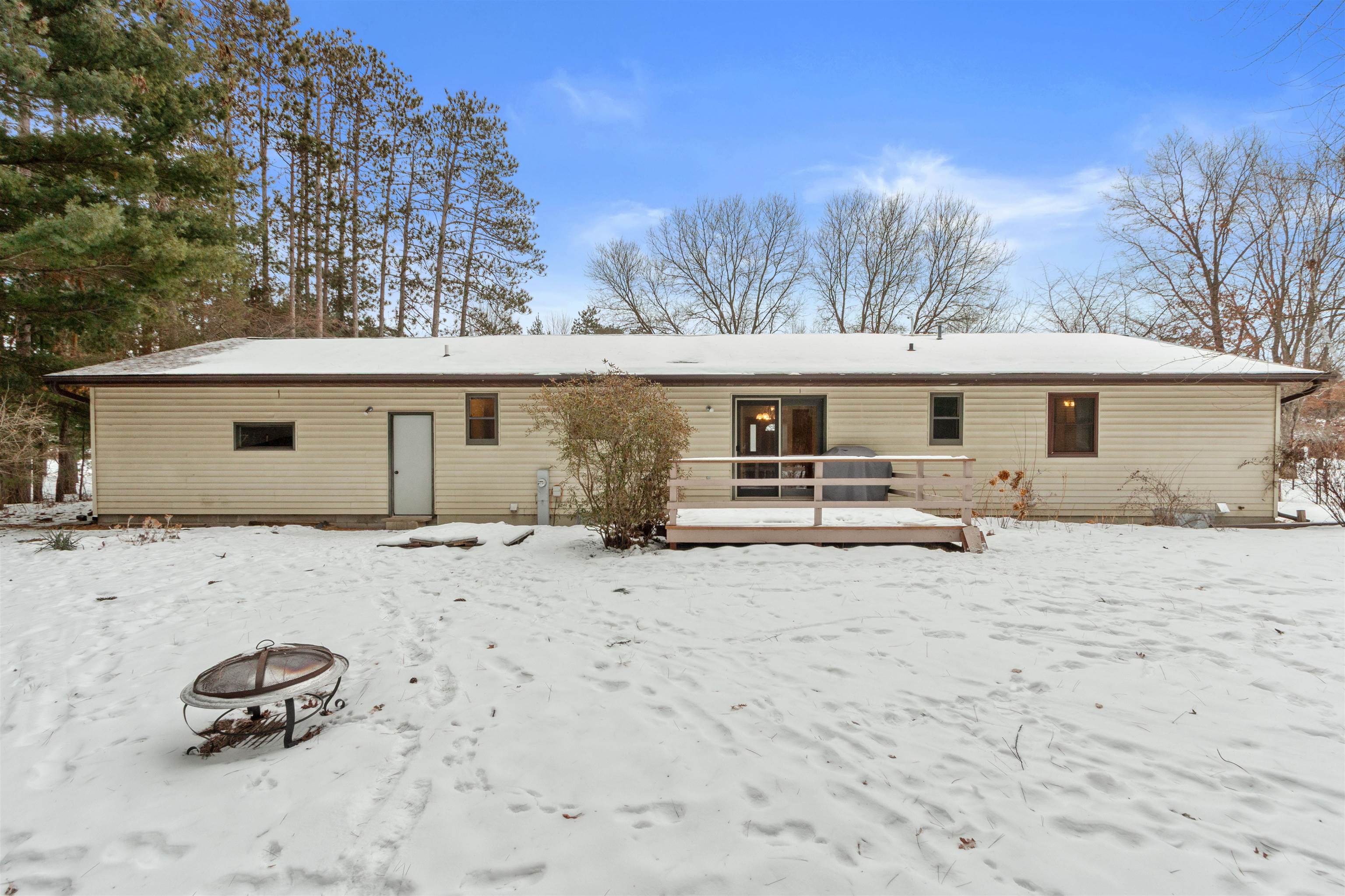 921 TANGLEWOOD DRIVE, Plover, Wisconsin 54467, 3 Bedrooms Bedrooms, ,2 BathroomsBathrooms,Residential,For Sale,921 TANGLEWOOD DRIVE,22600450