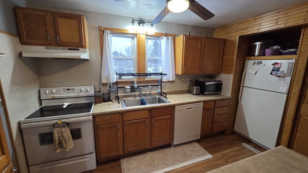 821 S 9TH AVENUE, Wausau, Wisconsin 54401, 3 Bedrooms Bedrooms, ,1 BathroomBathrooms,Residential,For Sale,821 S 9TH AVENUE,22600453