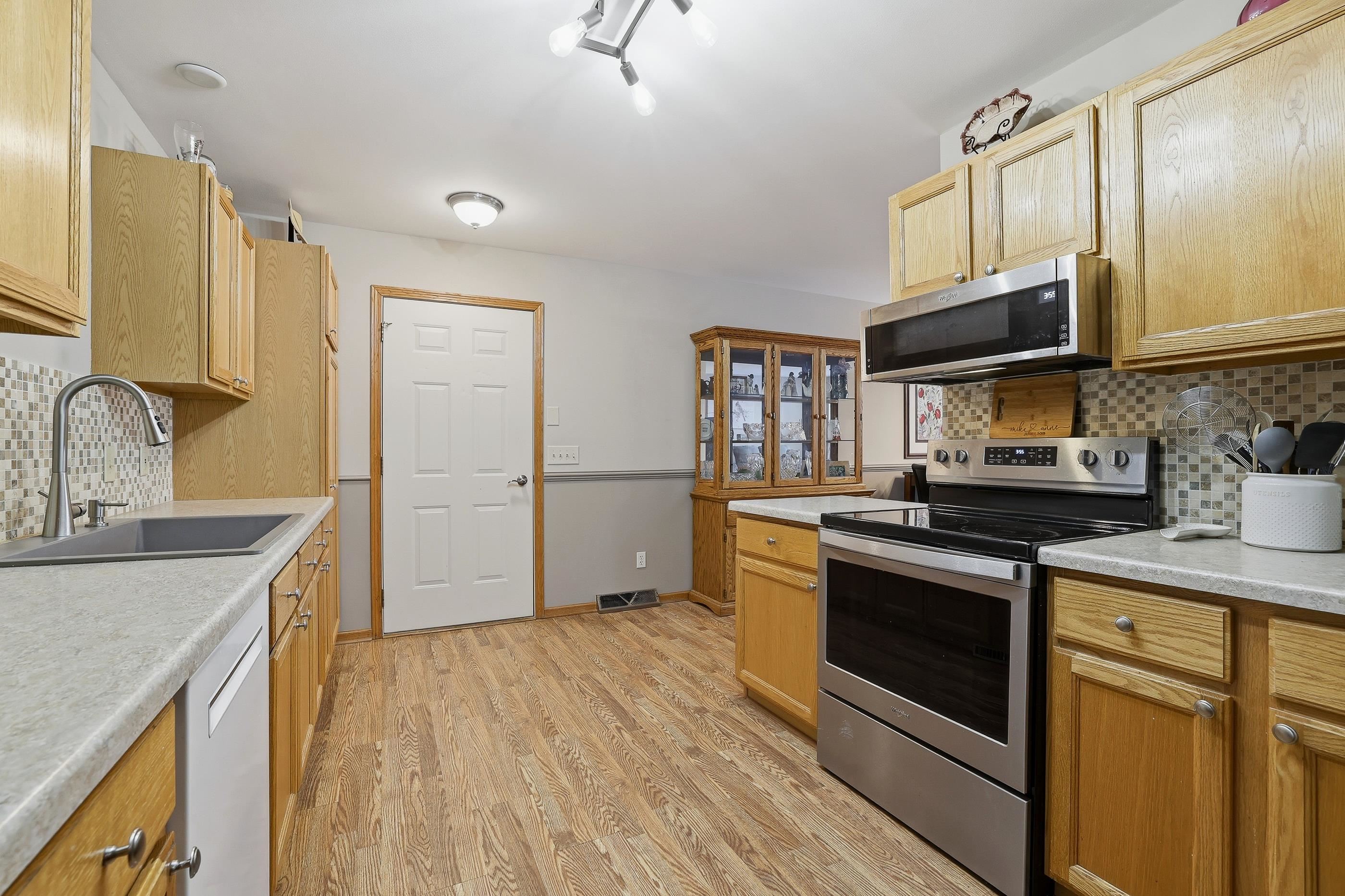 262 WHITE OAK AVENUE, Plover, Wisconsin 54467, 3 Bedrooms Bedrooms, ,2 BathroomsBathrooms,Residential,For Sale,262 WHITE OAK AVENUE,22600461