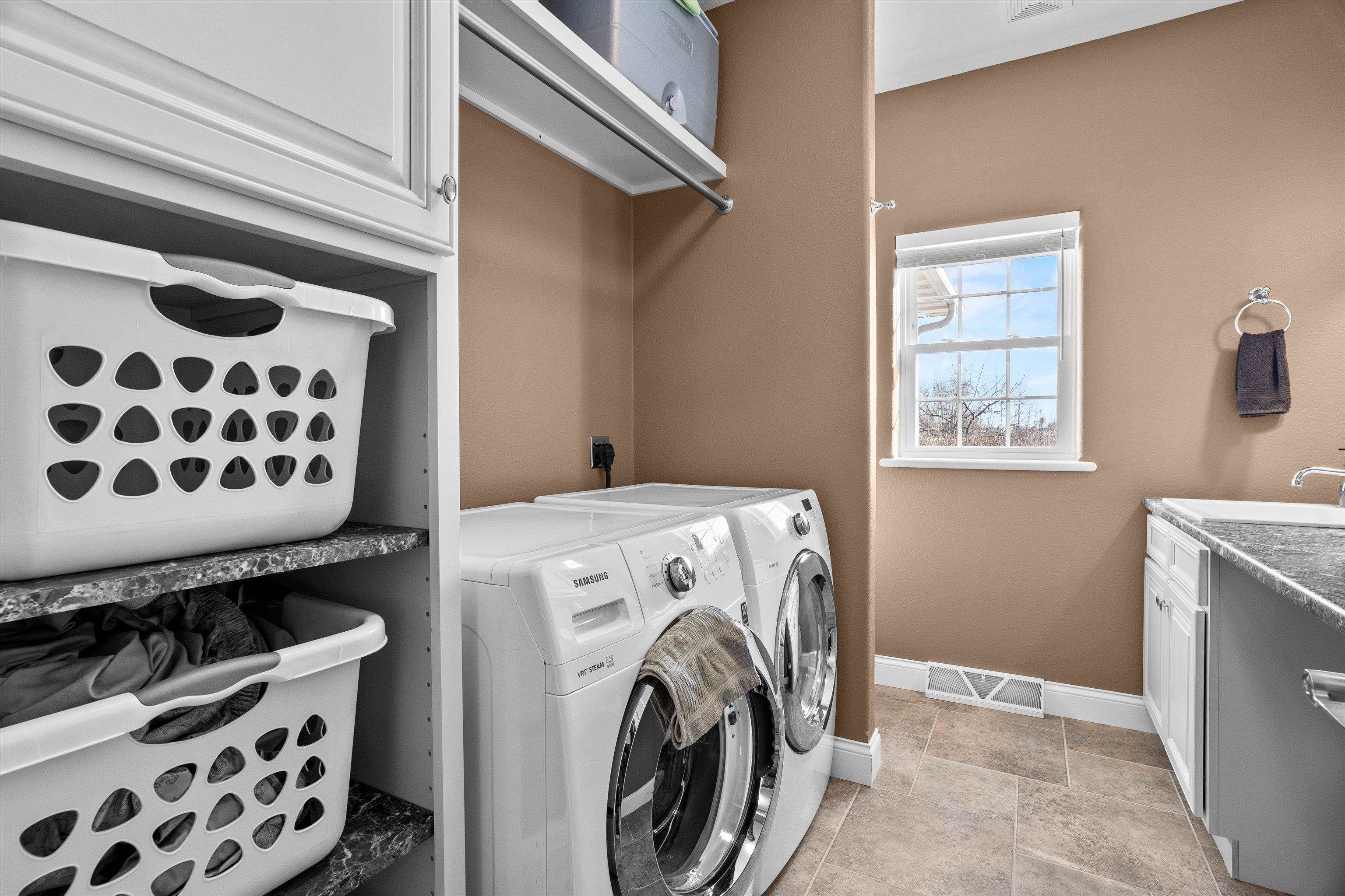 1540 E 20TH STREET, Marshfield, Wisconsin 54449, 3 Bedrooms Bedrooms, ,3 BathroomsBathrooms,Residential,For Sale,1540 E 20TH STREET,22600467