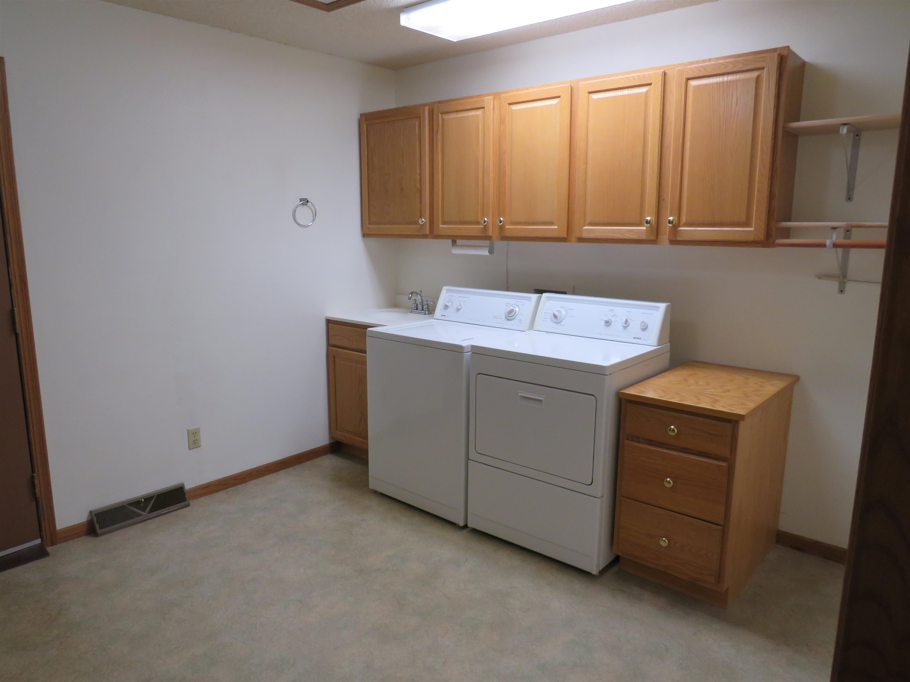 1630/1632 N SUPERIOR STREET, Antigo, Wisconsin 54409, 3 Bedrooms Bedrooms, 7 Rooms Rooms,3 BathroomsBathrooms,Multi-family,For Sale,1630/1632 N SUPERIOR STREET,22600479