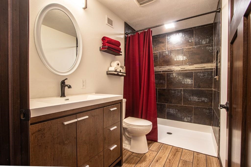 320 N 36TH AVENUE, Wausau, Wisconsin 54401, 5 Bedrooms Bedrooms, ,3 BathroomsBathrooms,Residential,For Sale,320 N 36TH AVENUE,22600487