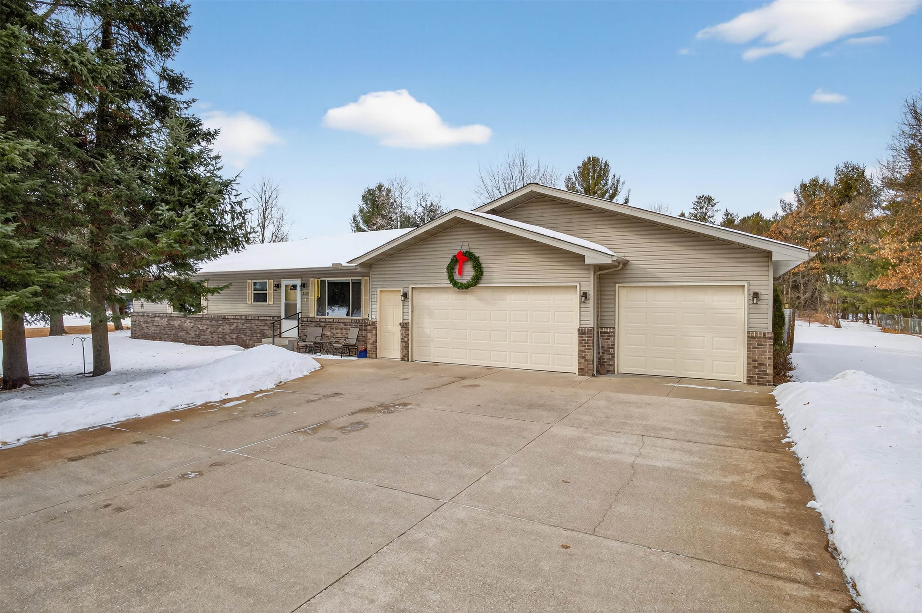 3310 87TH STREET SOUTH, Wisconsin Rapids, Wisconsin 54494, 3 Bedrooms Bedrooms, ,3 BathroomsBathrooms,Residential,For Sale,3310 87TH STREET SOUTH,22600491
