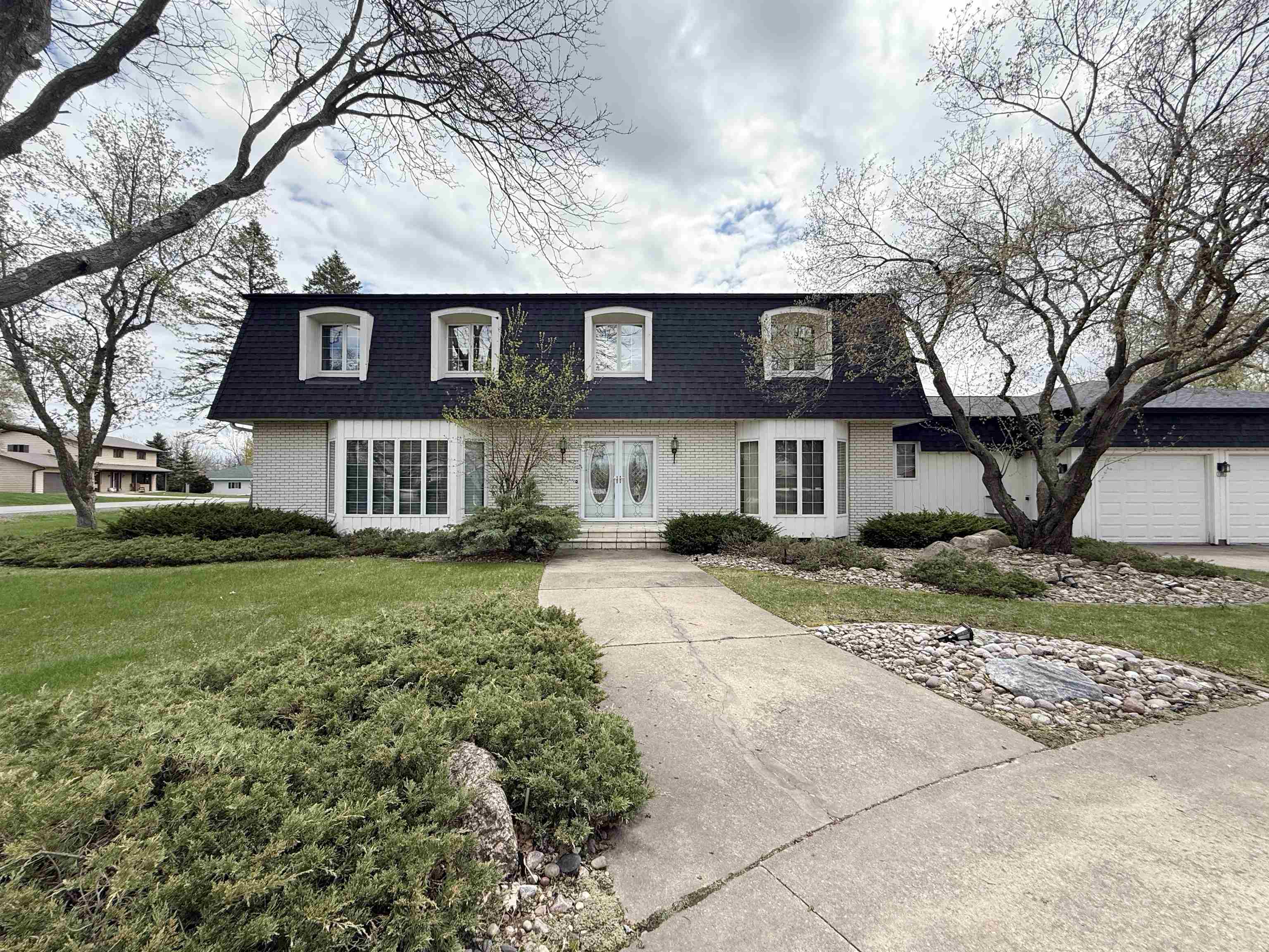 1002 W BLODGETT STREET, Marshfield, Wisconsin 54449, 4 Bedrooms Bedrooms, ,3 BathroomsBathrooms,Residential,For Sale,1002 W BLODGETT STREET,22600499
