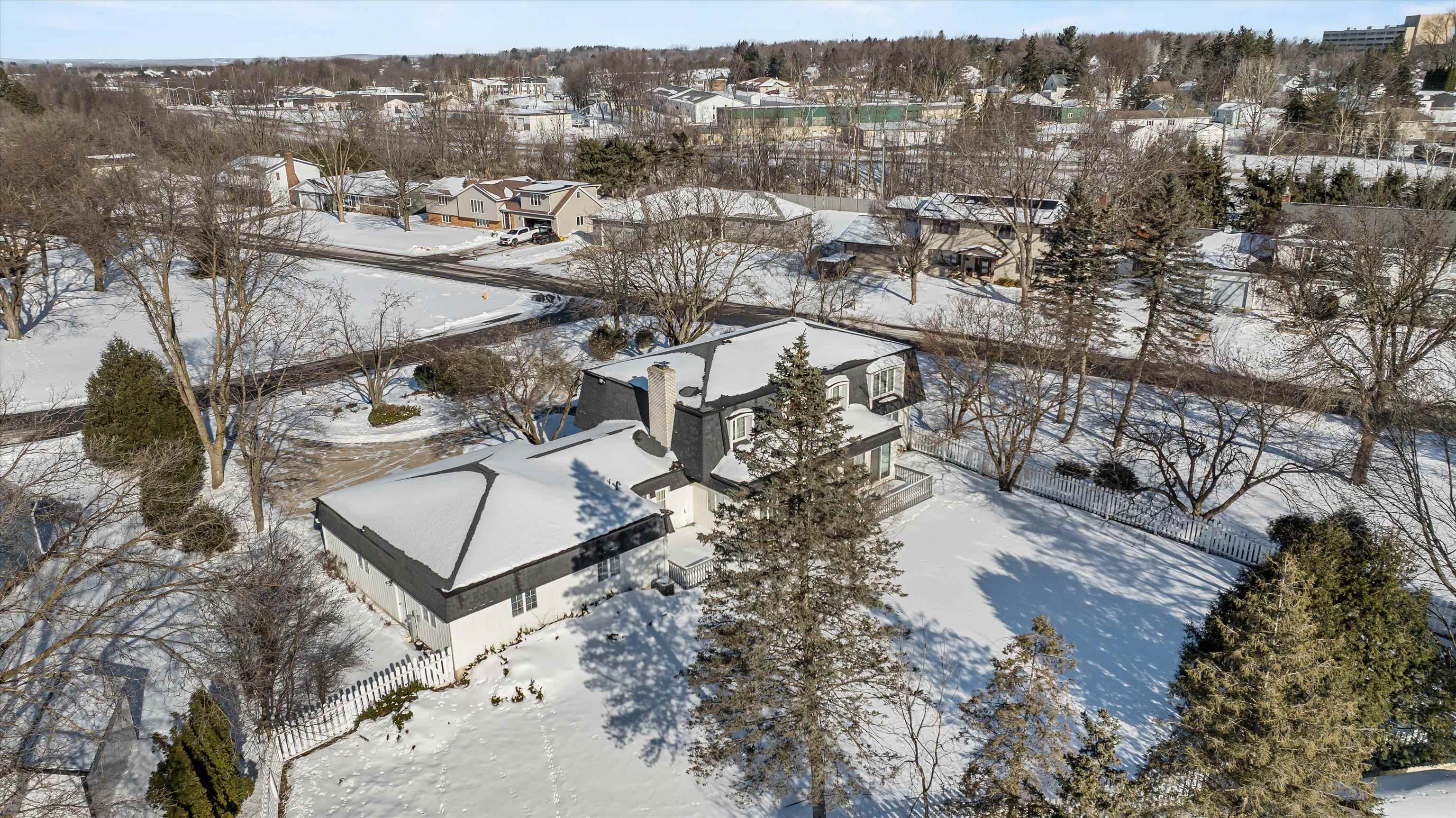 1002 W BLODGETT STREET, Marshfield, Wisconsin 54449, 4 Bedrooms Bedrooms, ,3 BathroomsBathrooms,Residential,For Sale,1002 W BLODGETT STREET,22600499