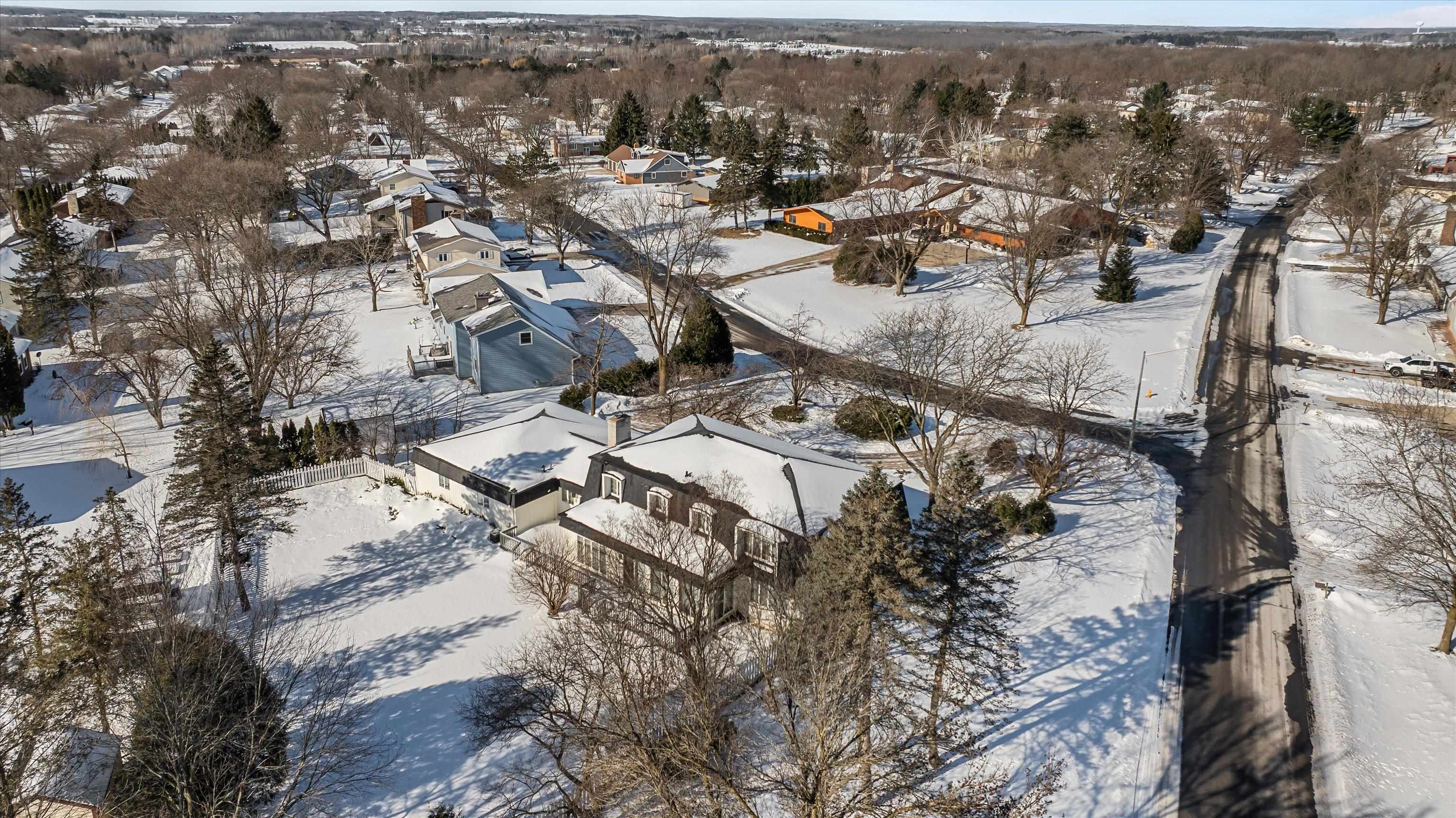 1002 W BLODGETT STREET, Marshfield, Wisconsin 54449, 4 Bedrooms Bedrooms, ,3 BathroomsBathrooms,Residential,For Sale,1002 W BLODGETT STREET,22600499