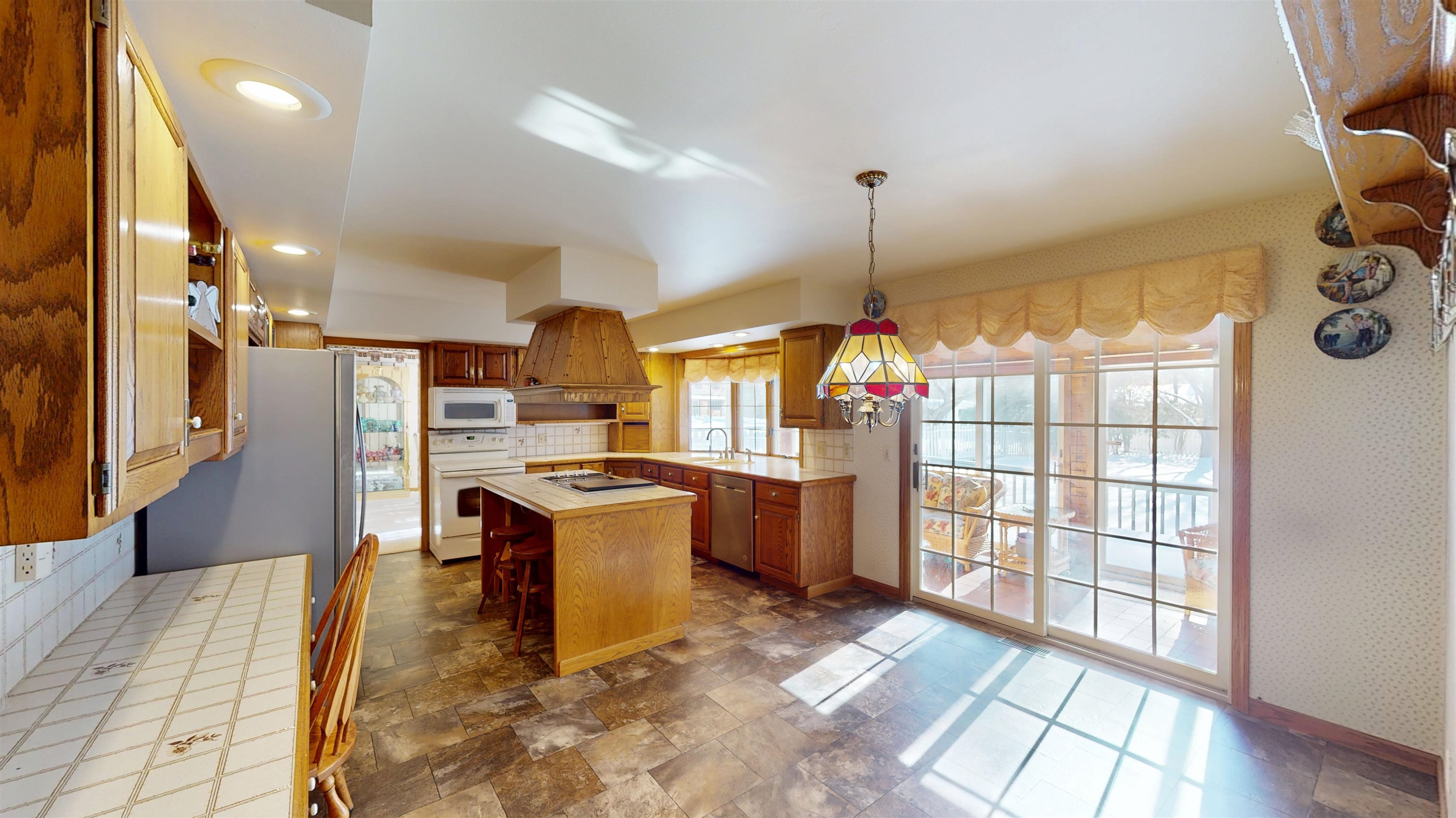 1002 W BLODGETT STREET, Marshfield, Wisconsin 54449, 4 Bedrooms Bedrooms, ,3 BathroomsBathrooms,Residential,For Sale,1002 W BLODGETT STREET,22600499