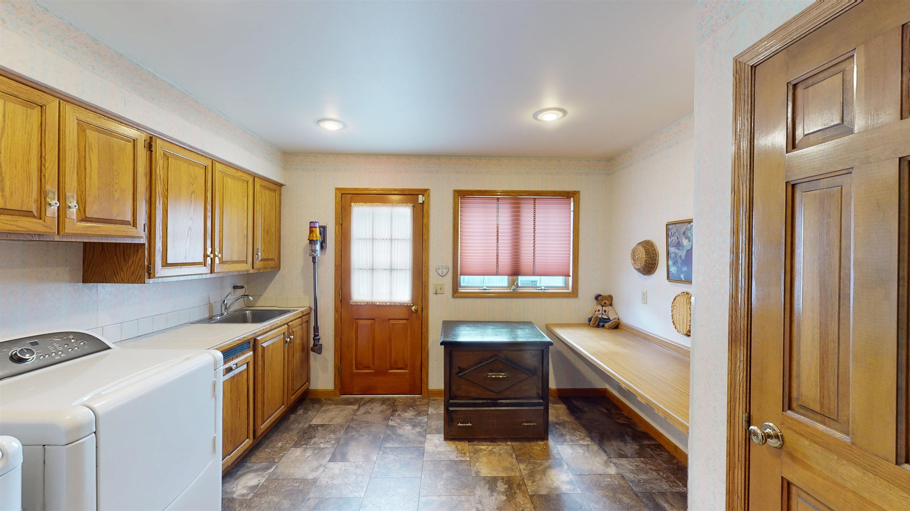 1002 W BLODGETT STREET, Marshfield, Wisconsin 54449, 4 Bedrooms Bedrooms, ,3 BathroomsBathrooms,Residential,For Sale,1002 W BLODGETT STREET,22600499