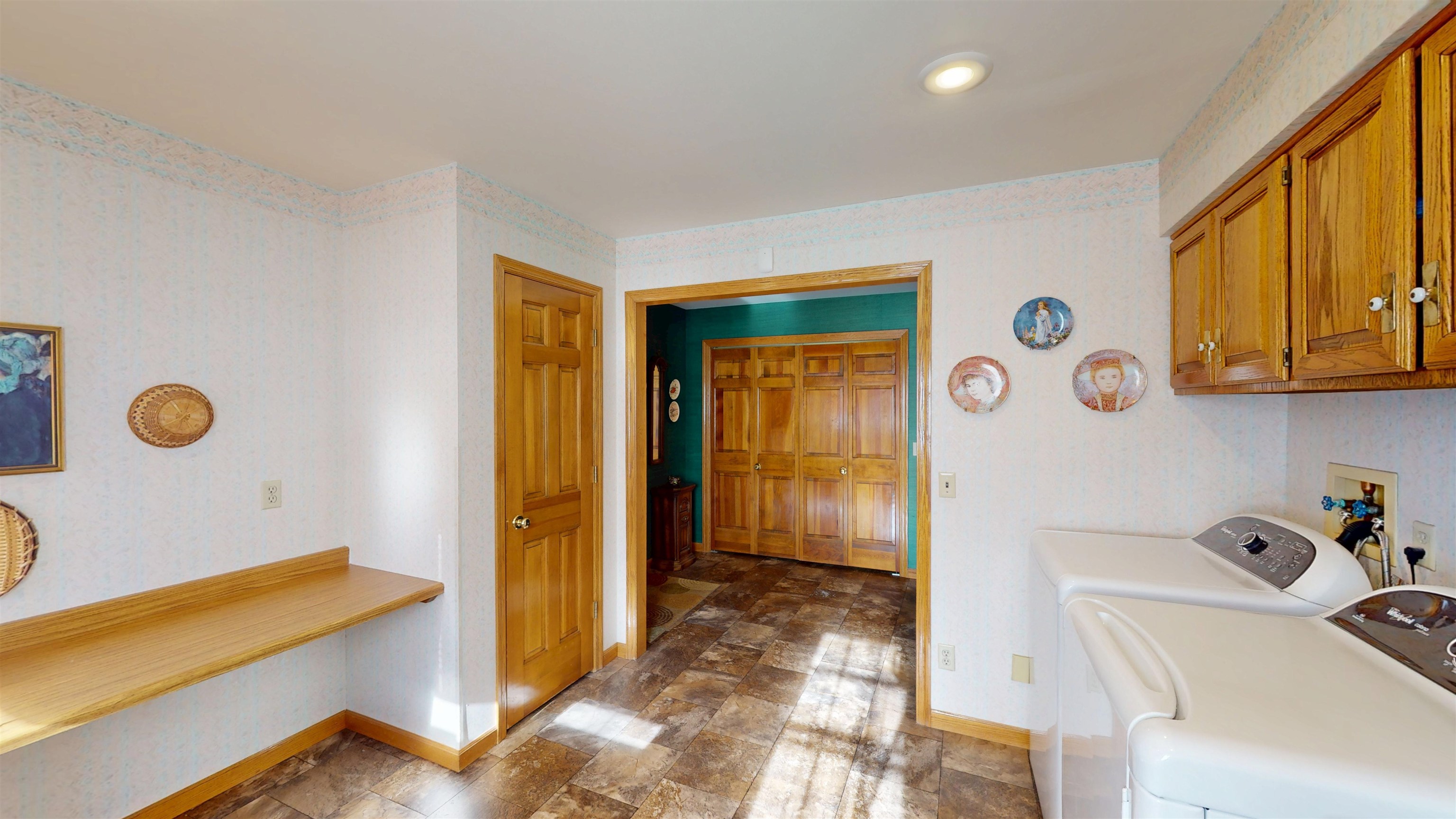 1002 W BLODGETT STREET, Marshfield, Wisconsin 54449, 4 Bedrooms Bedrooms, ,3 BathroomsBathrooms,Residential,For Sale,1002 W BLODGETT STREET,22600499