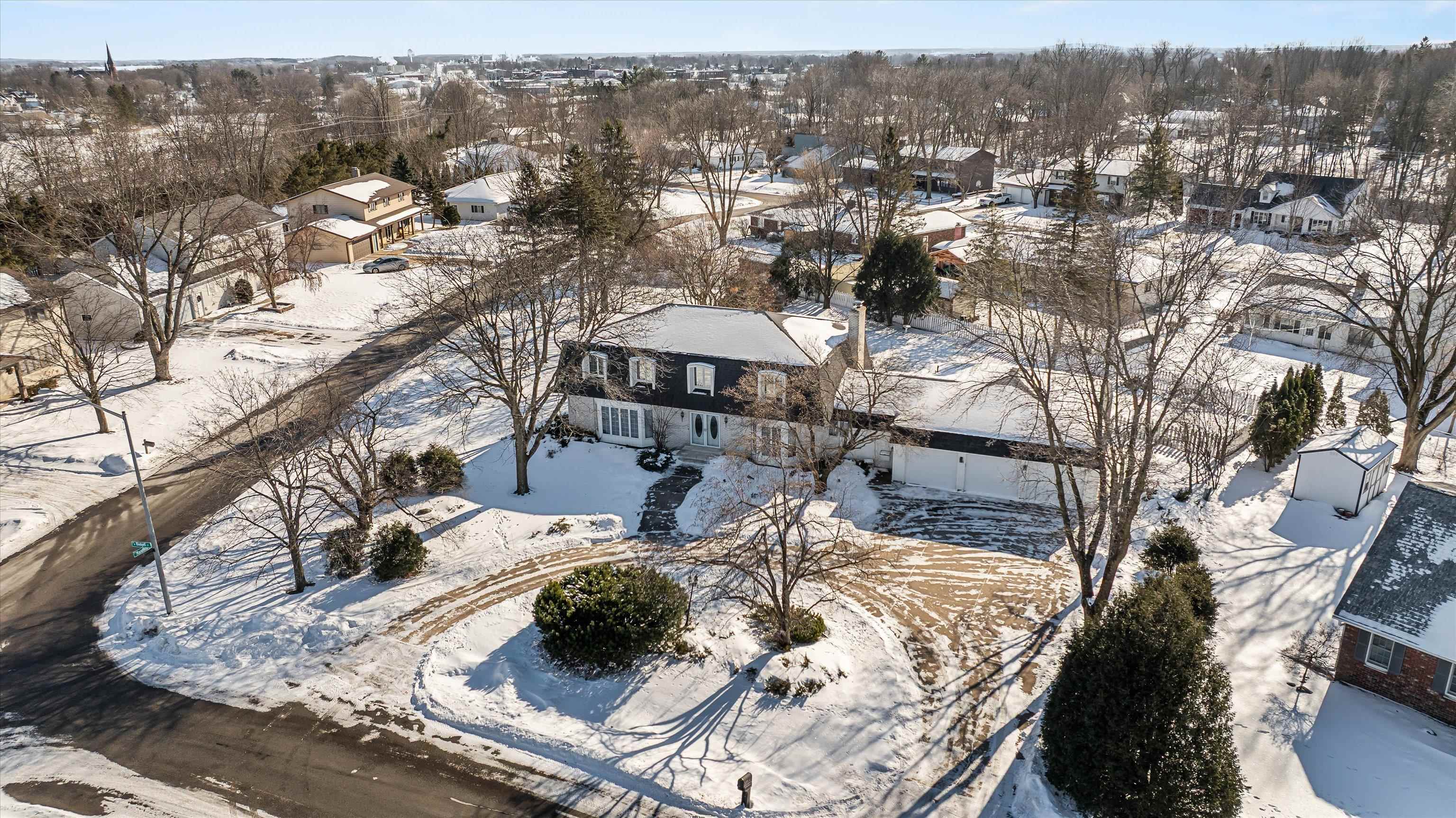 1002 W BLODGETT STREET, Marshfield, Wisconsin 54449, 4 Bedrooms Bedrooms, ,3 BathroomsBathrooms,Residential,For Sale,1002 W BLODGETT STREET,22600499