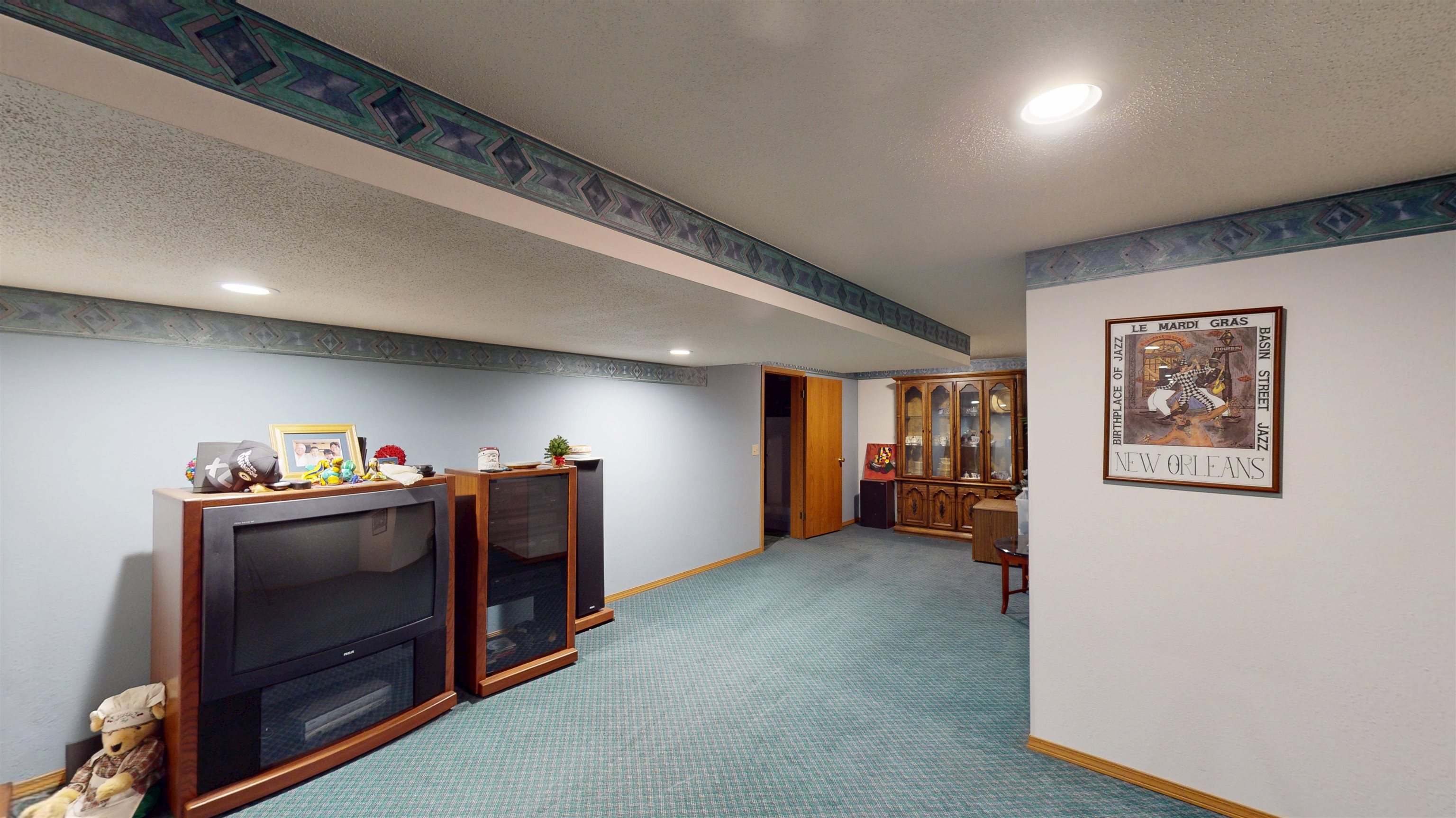 1002 W BLODGETT STREET, Marshfield, Wisconsin 54449, 4 Bedrooms Bedrooms, ,3 BathroomsBathrooms,Residential,For Sale,1002 W BLODGETT STREET,22600499