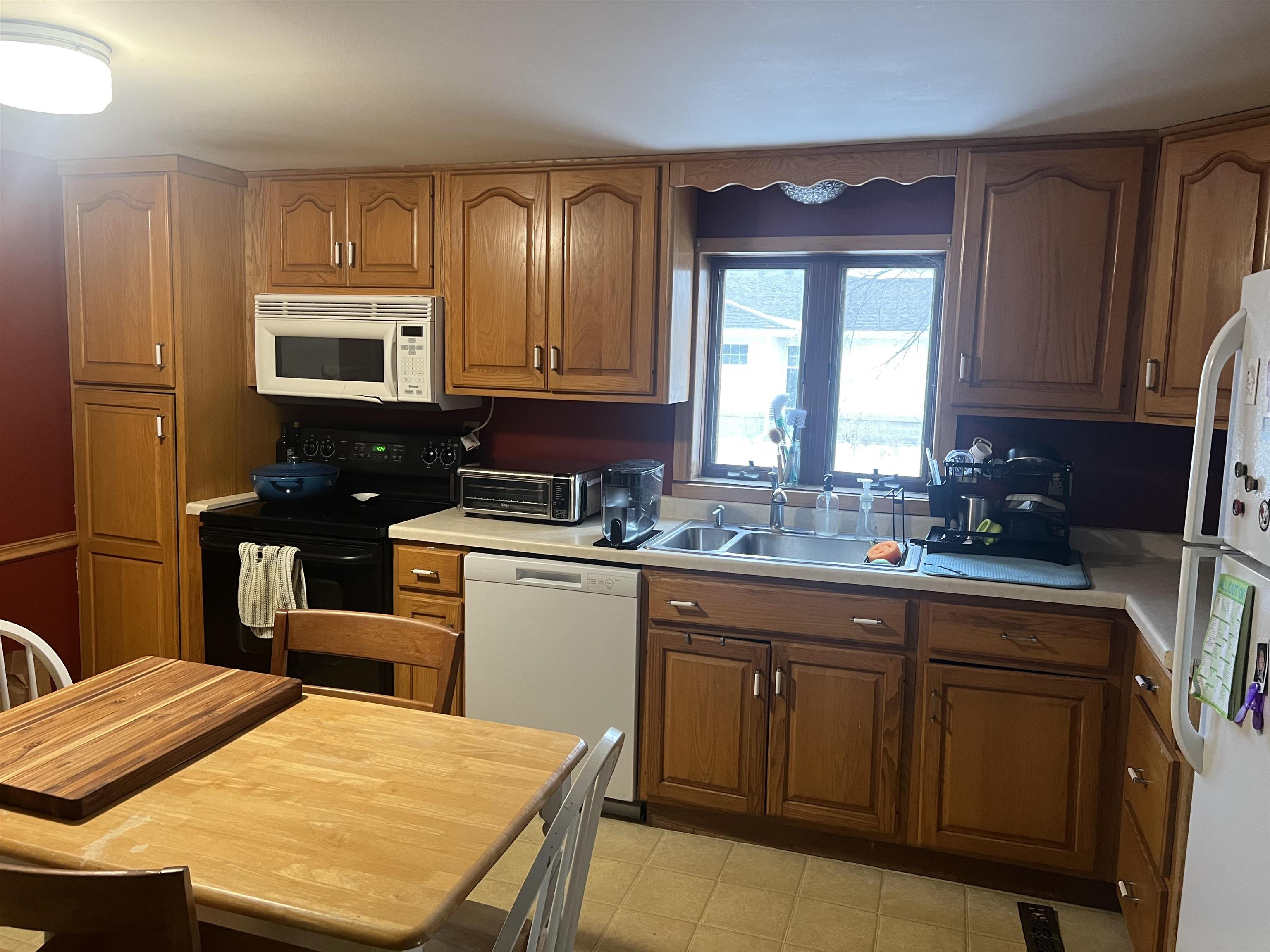 2901 MICHIGAN AVENUE, Stevens Point, Wisconsin 54481, 5 Bedrooms Bedrooms, ,2 BathroomsBathrooms,Residential,For Sale,2901 MICHIGAN AVENUE,22600507