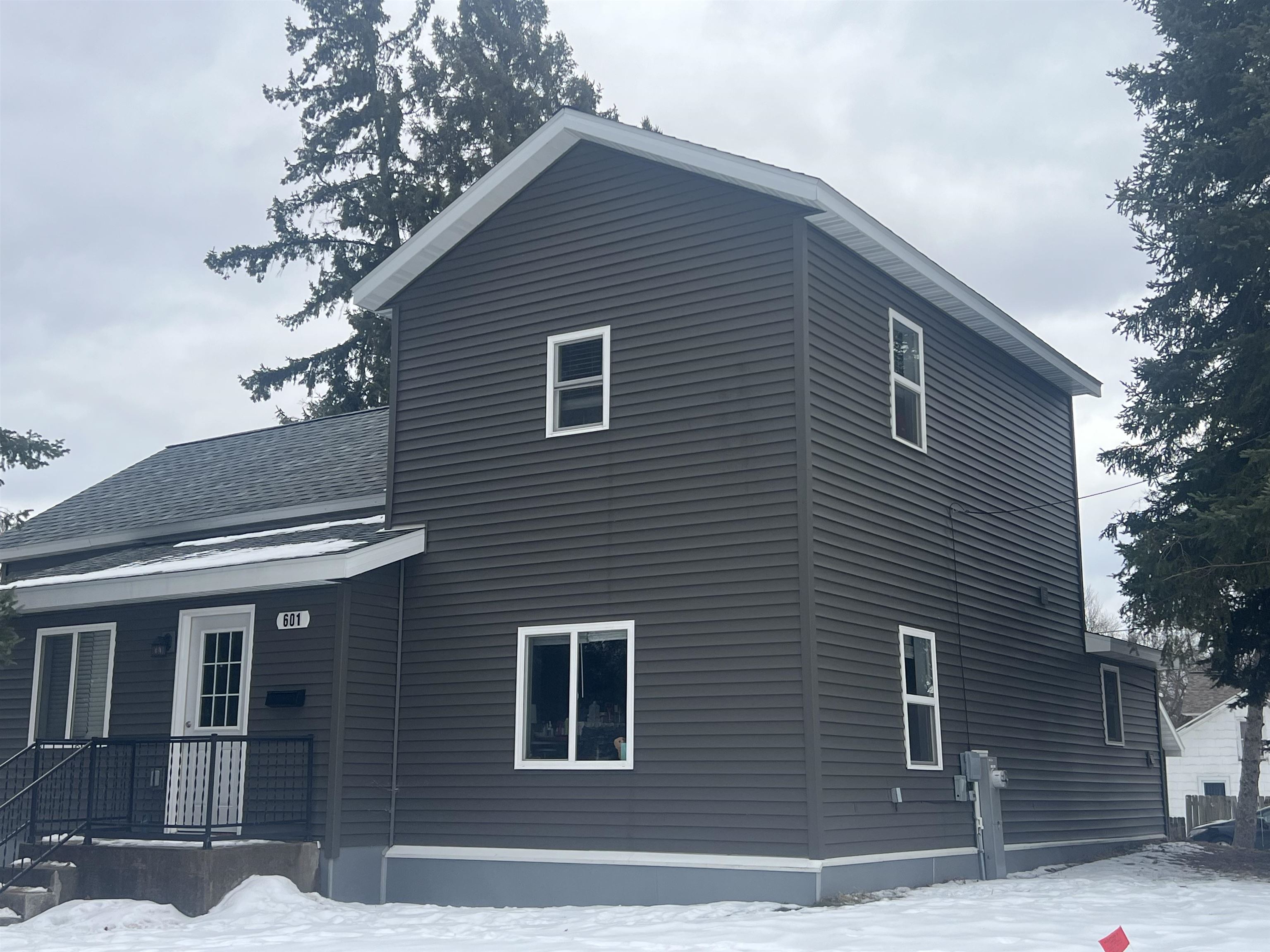 601 5TH AVENUE, Stevens Point, Wisconsin 54481, 2 Bedrooms Bedrooms, ,1 BathroomBathrooms,Residential,For Sale,601 5TH AVENUE,22600508