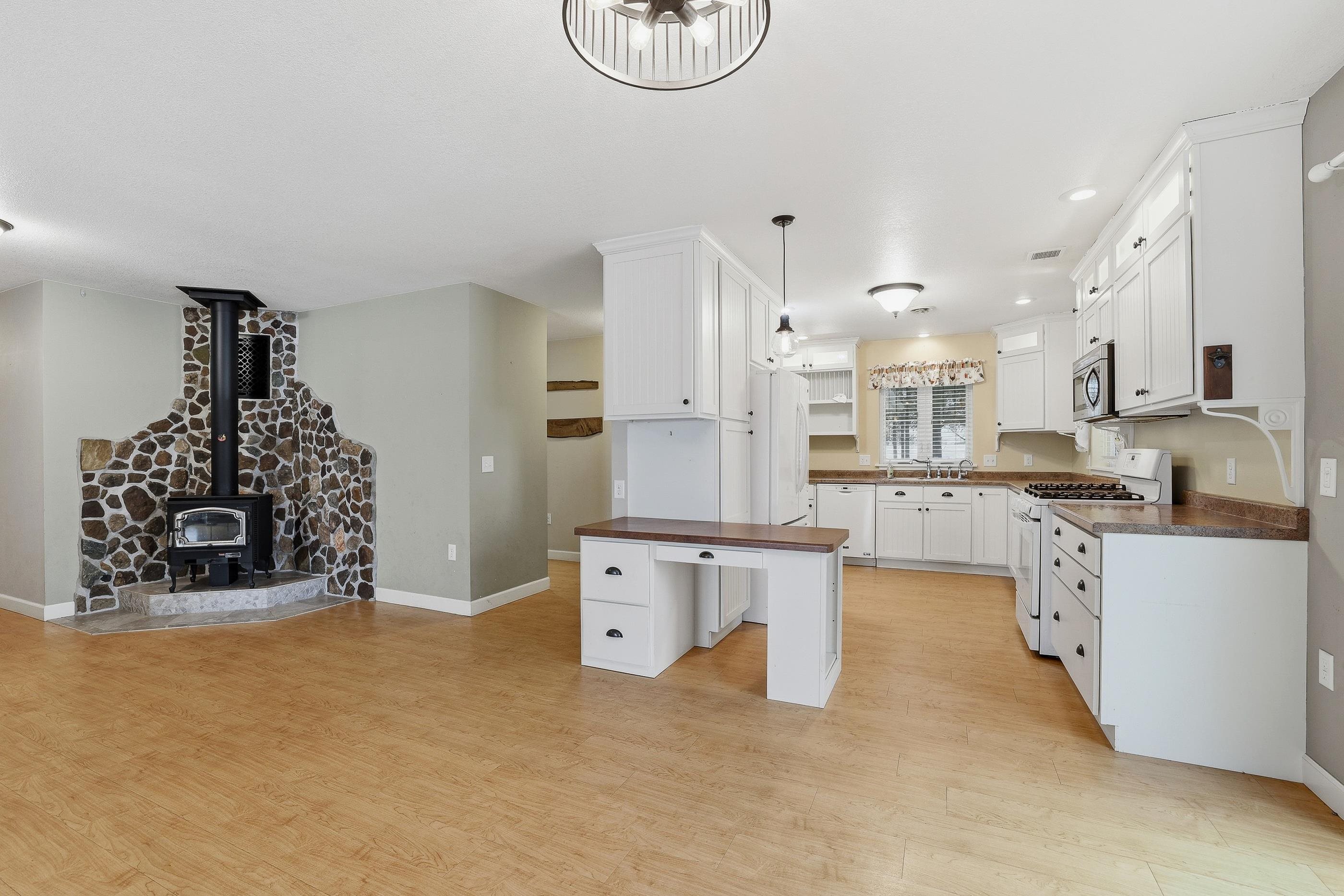 9071 ROBIN ROAD, Marshfield, Wisconsin 54449, 3 Bedrooms Bedrooms, ,2 BathroomsBathrooms,Residential,For Sale,9071 ROBIN ROAD,22600520