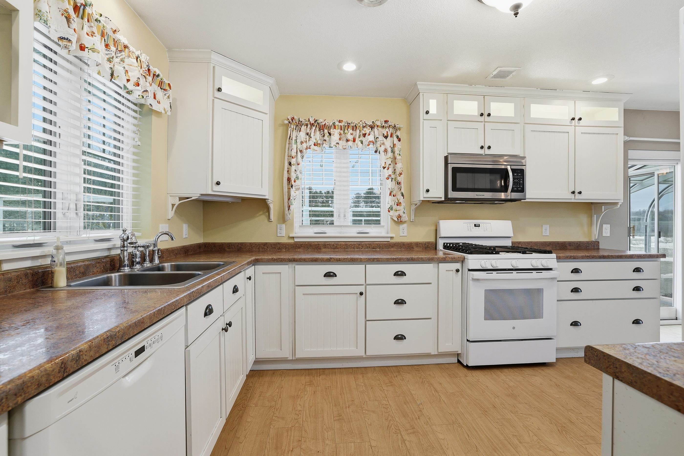 9071 ROBIN ROAD, Marshfield, Wisconsin 54449, 3 Bedrooms Bedrooms, ,2 BathroomsBathrooms,Residential,For Sale,9071 ROBIN ROAD,22600520