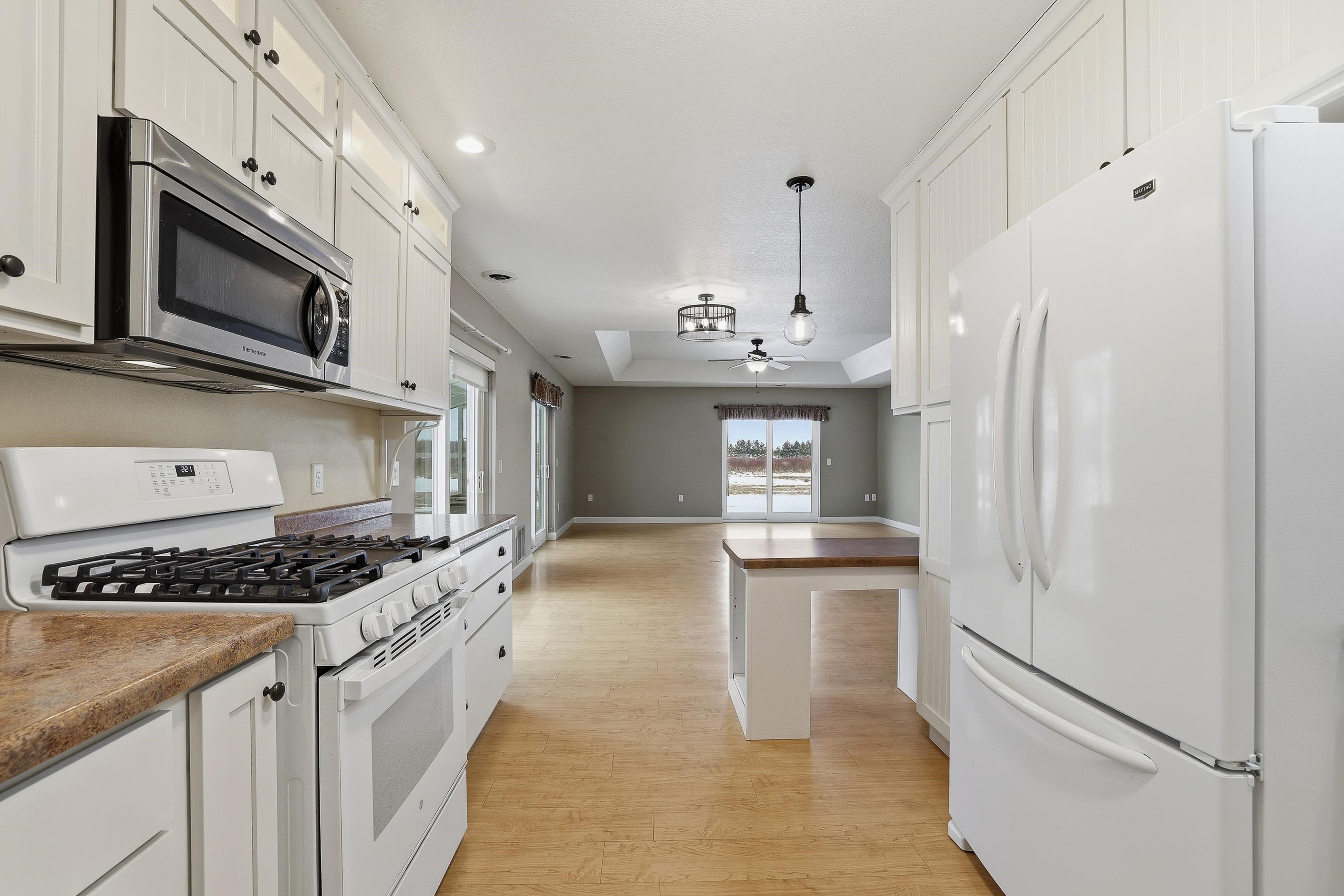 9071 ROBIN ROAD, Marshfield, Wisconsin 54449, 3 Bedrooms Bedrooms, ,2 BathroomsBathrooms,Residential,For Sale,9071 ROBIN ROAD,22600520