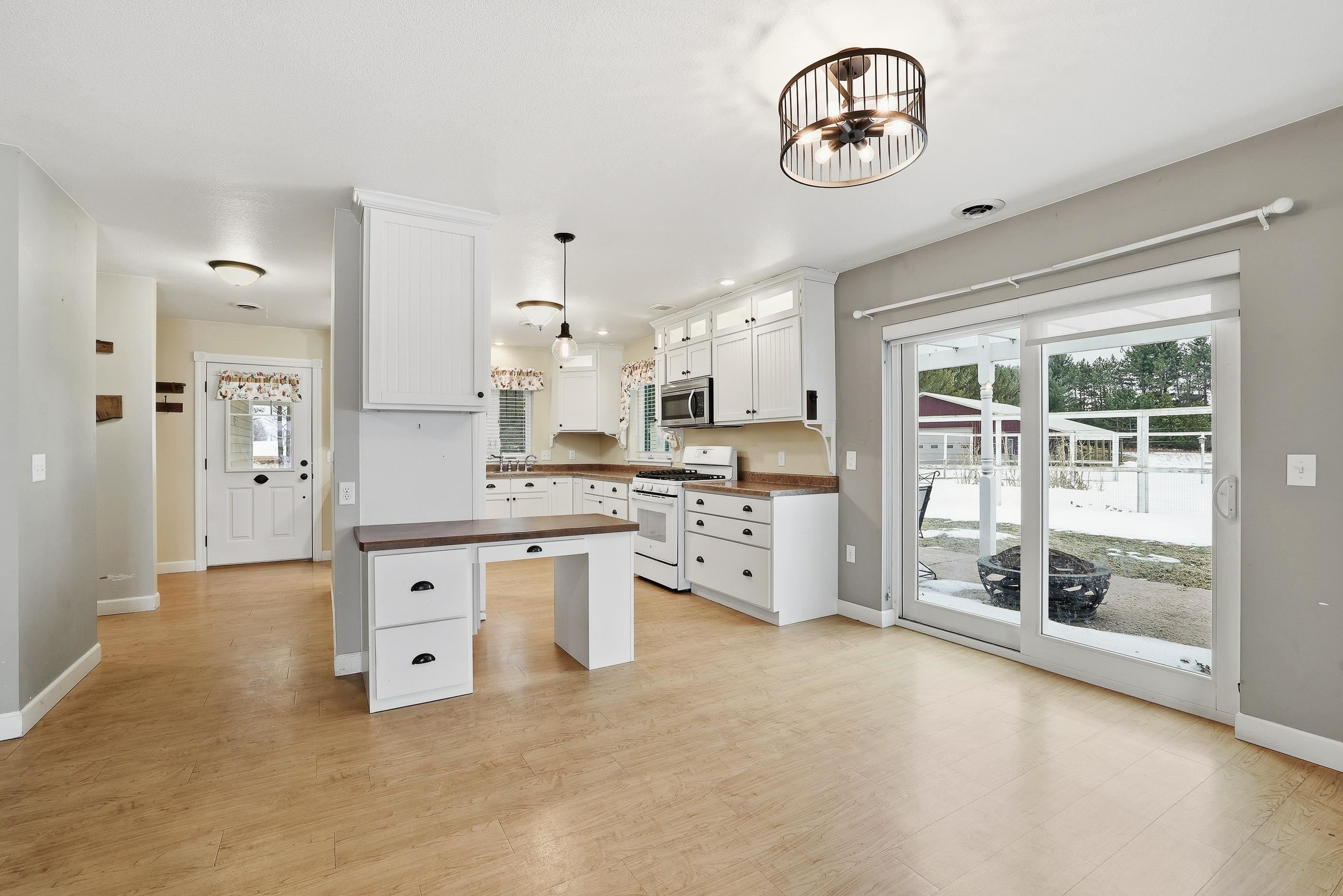 9071 ROBIN ROAD, Marshfield, Wisconsin 54449, 3 Bedrooms Bedrooms, ,2 BathroomsBathrooms,Residential,For Sale,9071 ROBIN ROAD,22600520