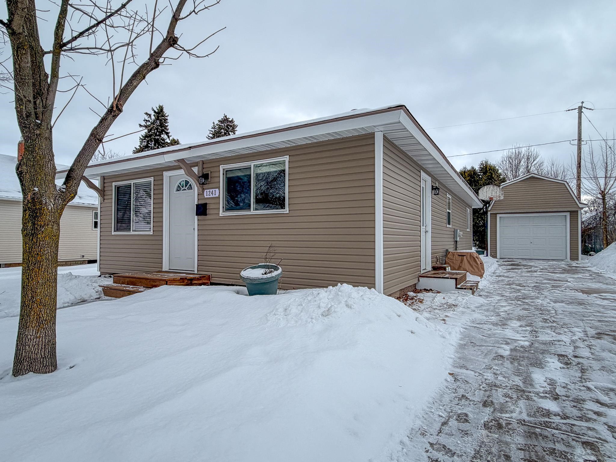 1241 S 11TH AVENUE, Wausau, Wisconsin 54401, 3 Bedrooms Bedrooms, ,2 BathroomsBathrooms,Residential,For Sale,1241 S 11TH AVENUE,22600522