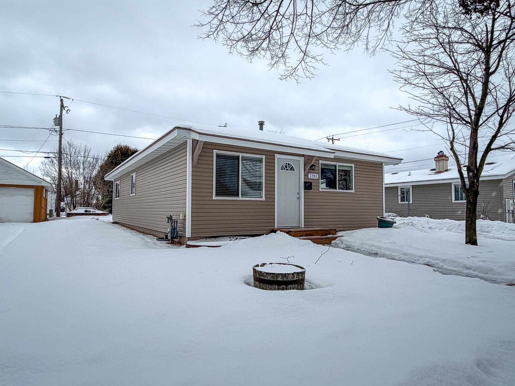 1241 S 11TH AVENUE, Wausau, Wisconsin 54401, 3 Bedrooms Bedrooms, ,2 BathroomsBathrooms,Residential,For Sale,1241 S 11TH AVENUE,22600522