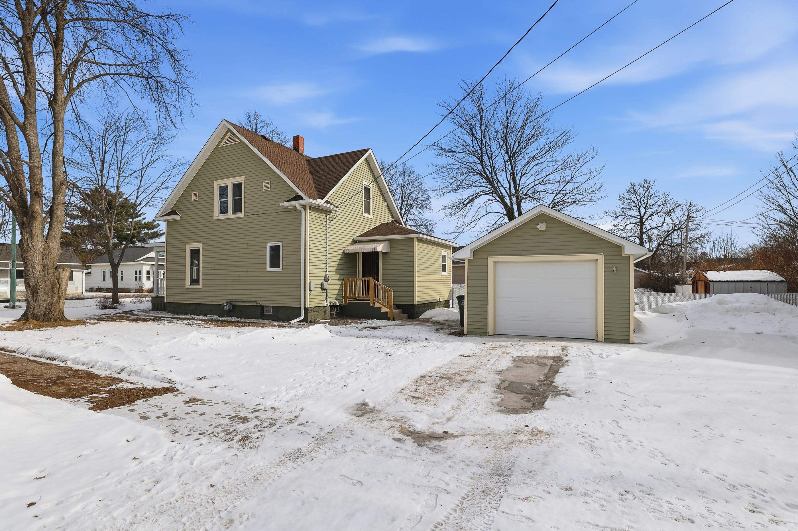 1310 BAKER STREET, Wisconsin Rapids, Wisconsin 54494, 3 Bedrooms Bedrooms, ,2 BathroomsBathrooms,Residential,For Sale,1310 BAKER STREET,22600524