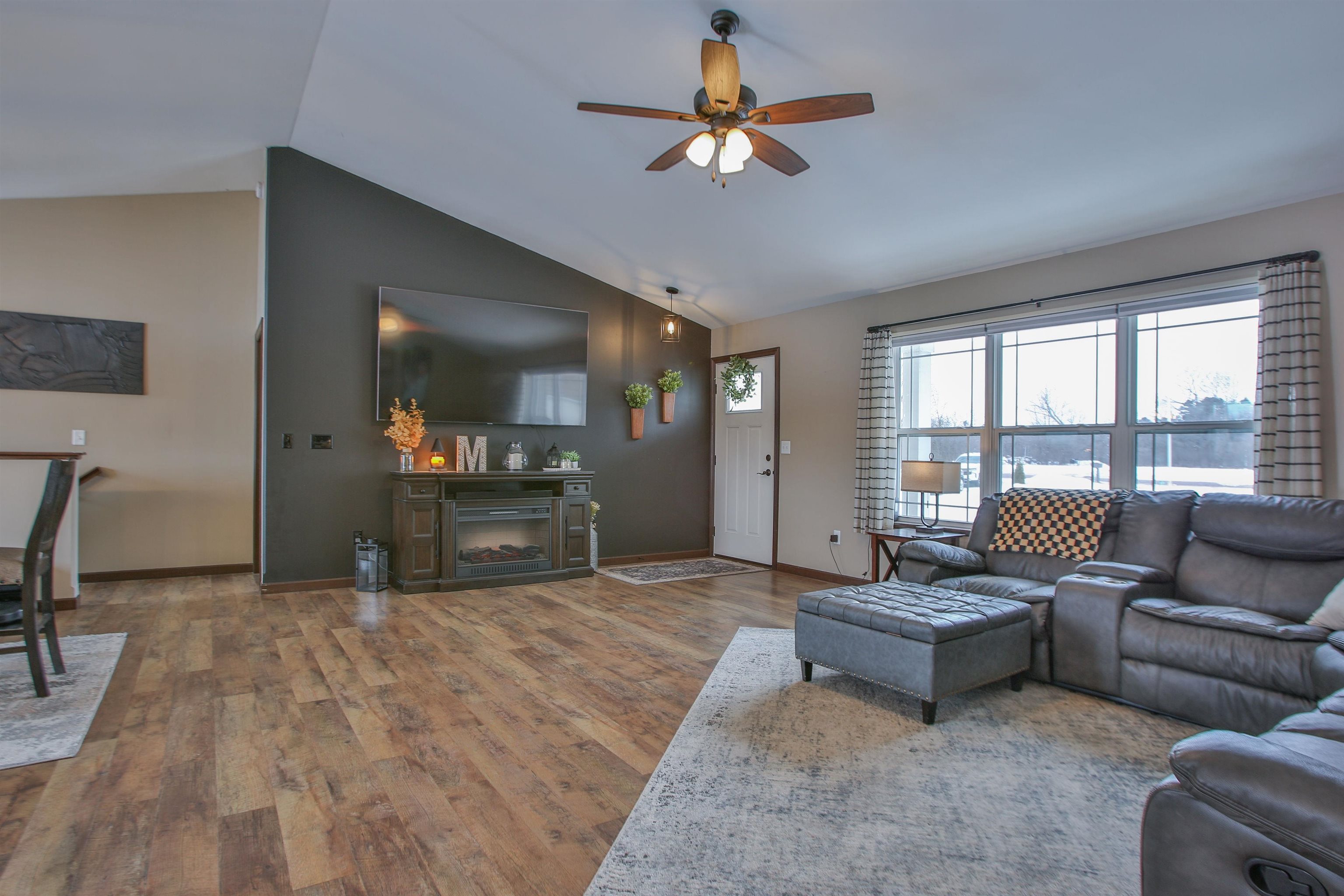 226099 COUNTY ROAD J, Weston, Wisconsin 54476, 4 Bedrooms Bedrooms, ,3 BathroomsBathrooms,Residential,For Sale,226099 COUNTY ROAD J,22600525