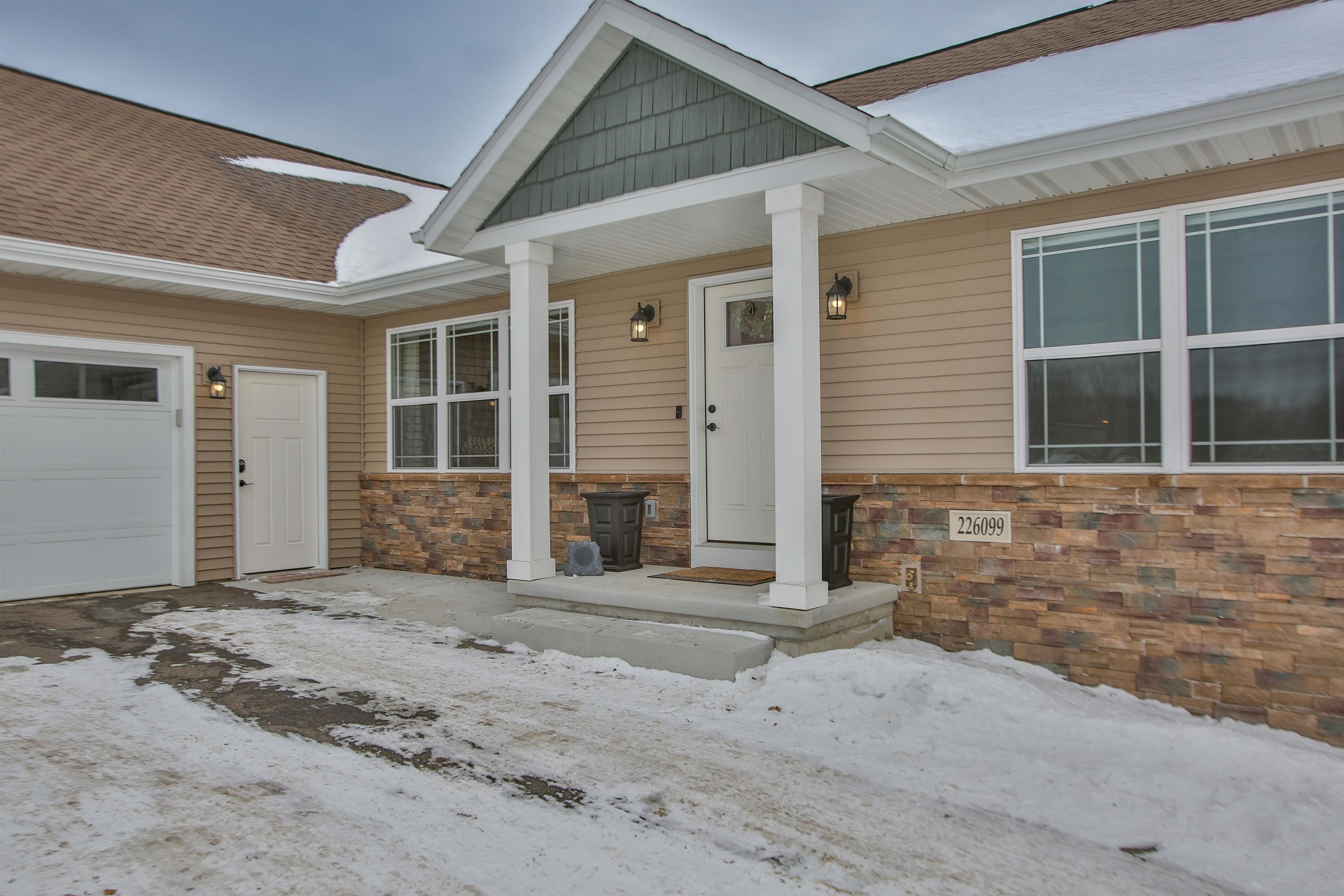 226099 COUNTY ROAD J, Weston, Wisconsin 54476, 4 Bedrooms Bedrooms, ,3 BathroomsBathrooms,Residential,For Sale,226099 COUNTY ROAD J,22600525