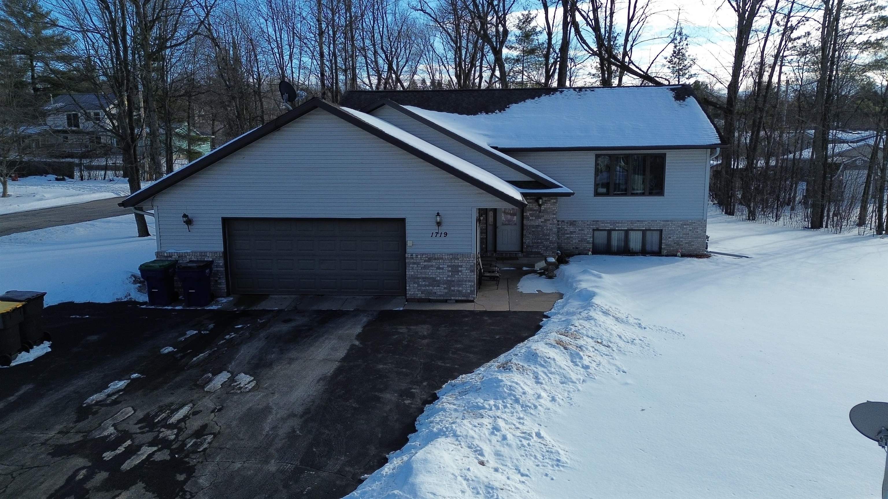 1719 FOOTHILL AVENUE, Weston, Wisconsin 54476, 5 Bedrooms Bedrooms, ,2 BathroomsBathrooms,Residential,For Sale,1719 FOOTHILL AVENUE,22600533