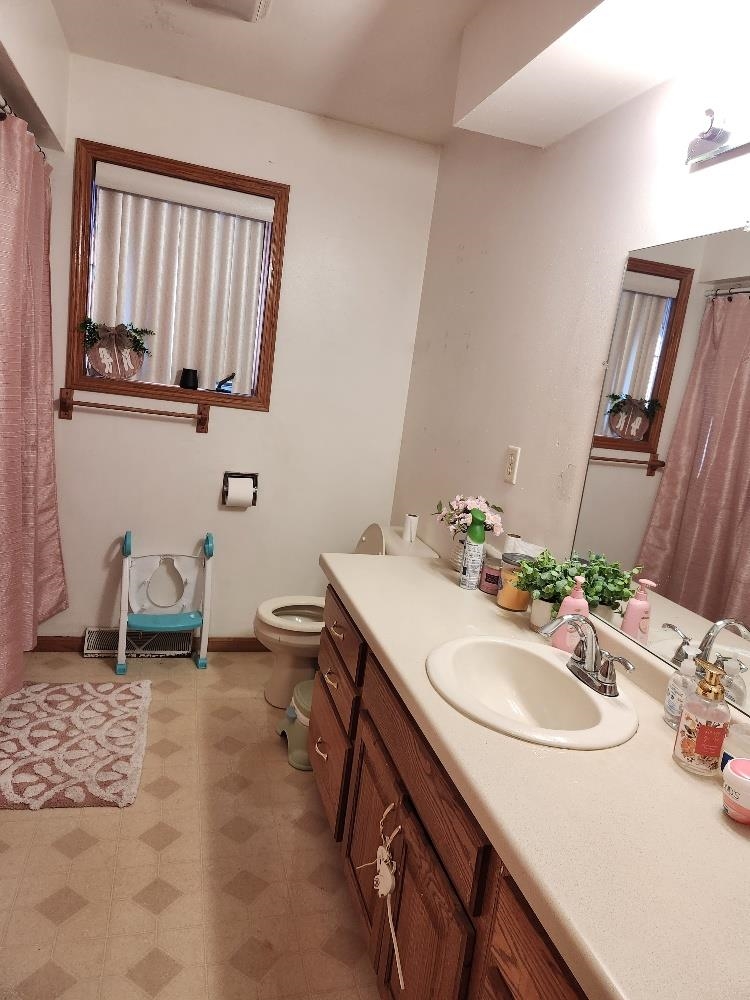 1719 FOOTHILL AVENUE, Weston, Wisconsin 54476, 5 Bedrooms Bedrooms, ,2 BathroomsBathrooms,Residential,For Sale,1719 FOOTHILL AVENUE,22600533