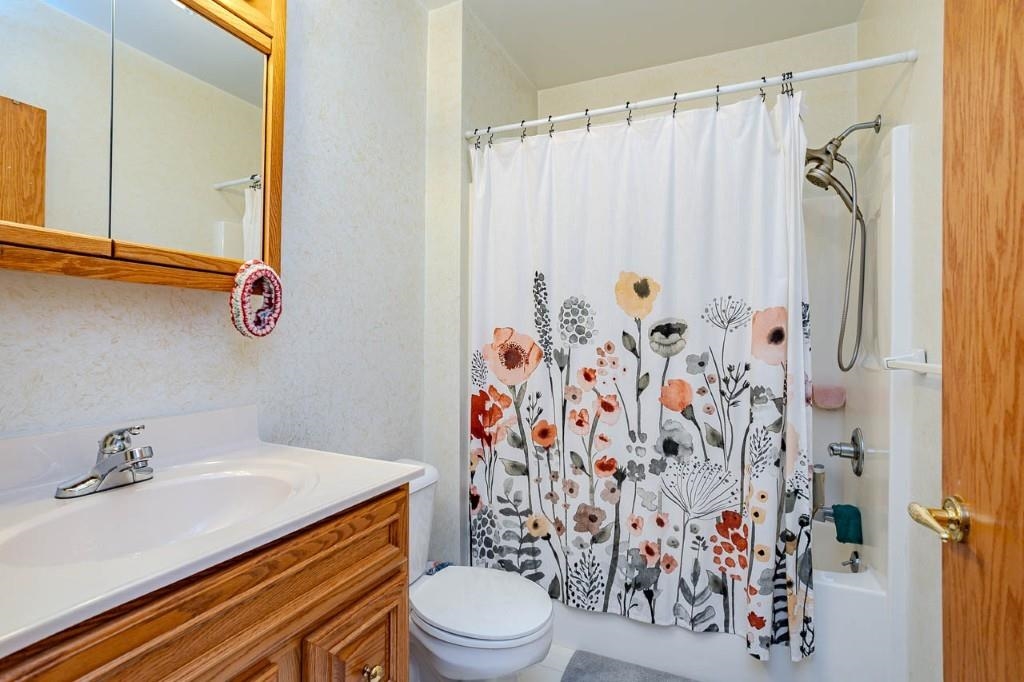 9100 N 12TH AVENUE, Merrill, Wisconsin 54452, 4 Bedrooms Bedrooms, ,3 BathroomsBathrooms,Residential,For Sale,9100 N 12TH AVENUE,22600547