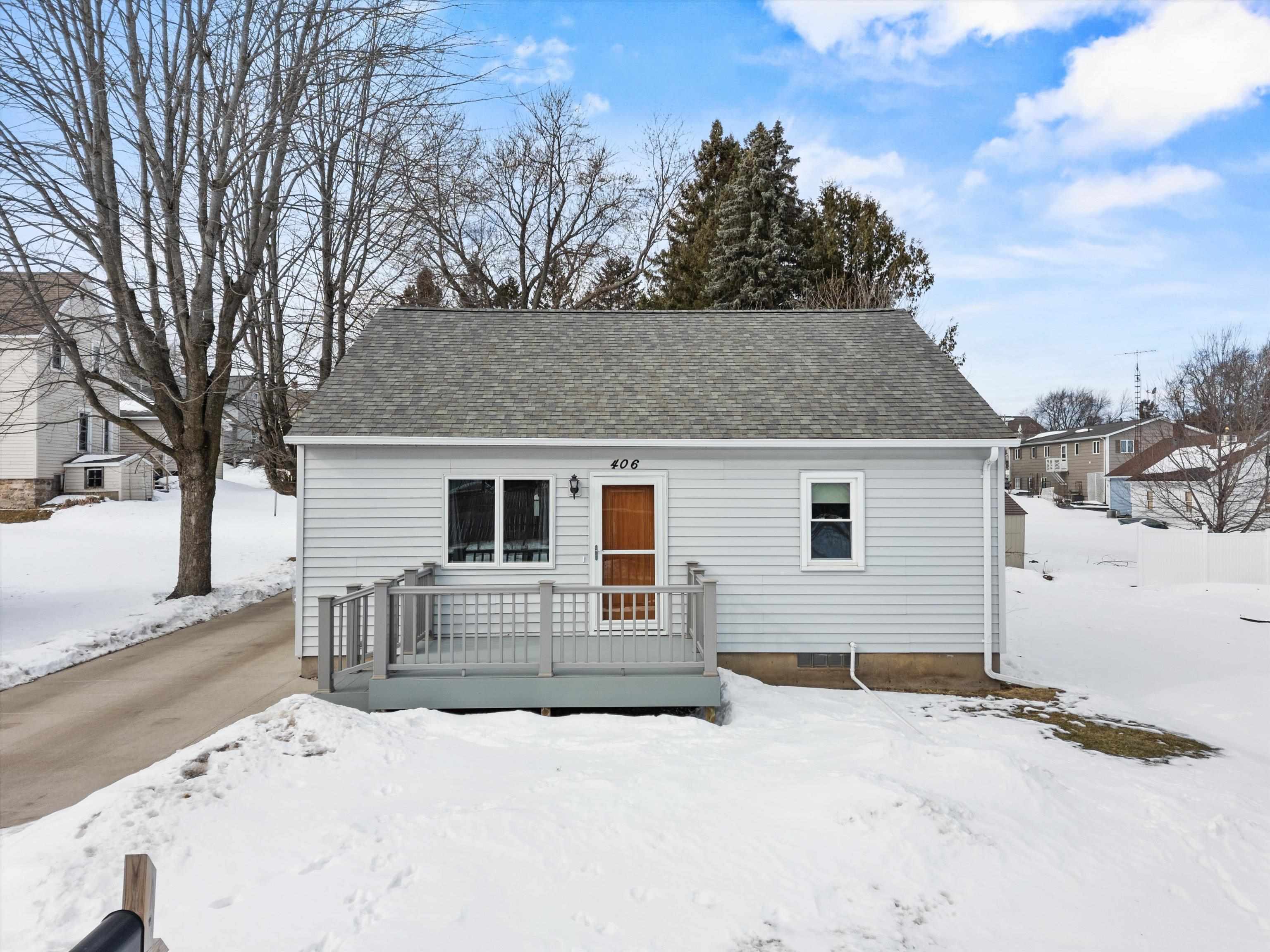 406 N SPRUCE AVENUE, Marshfield, Wisconsin 54449, 3 Bedrooms Bedrooms, ,1 BathroomBathrooms,Residential,For Sale,406 N SPRUCE AVENUE,22600573