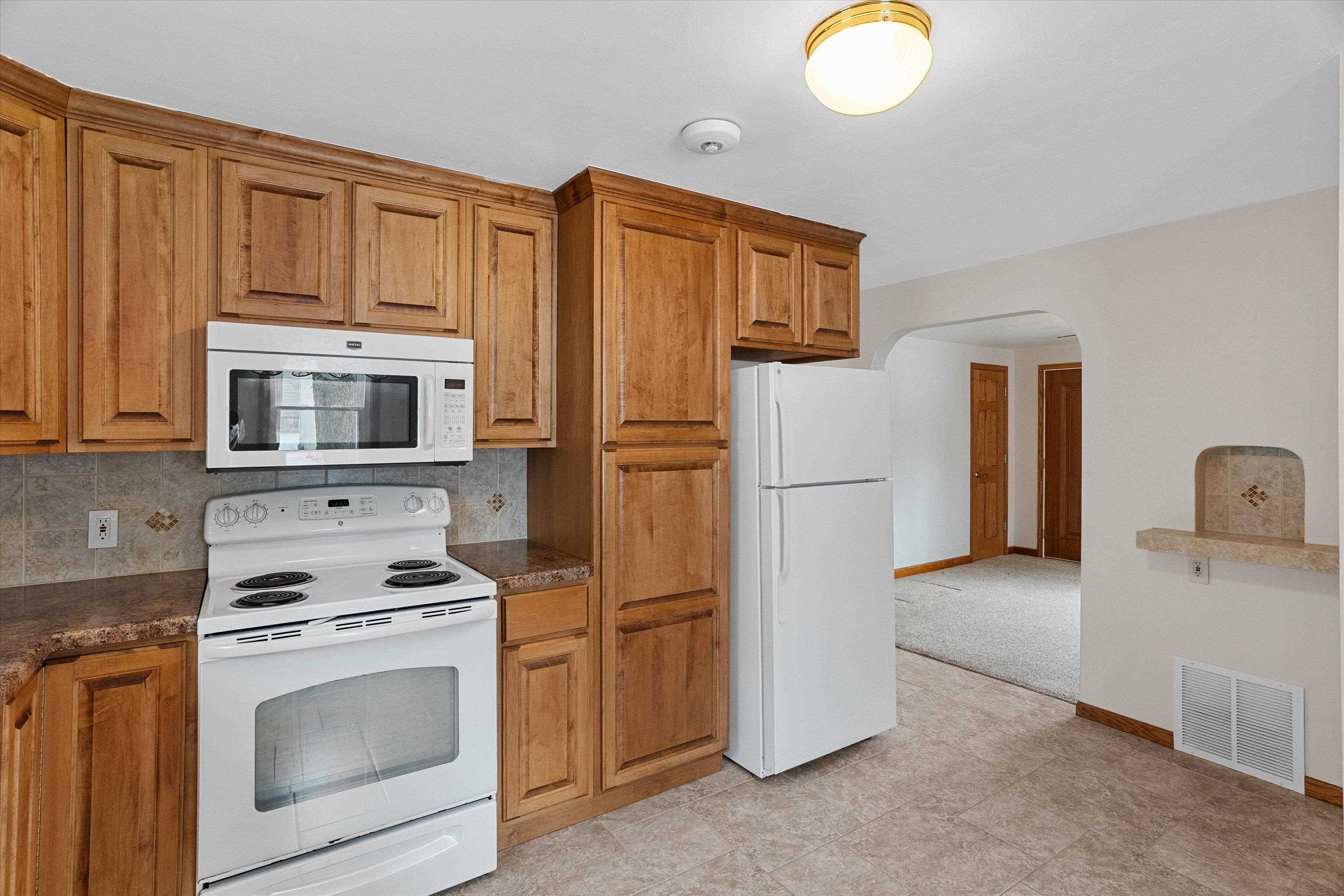 406 N SPRUCE AVENUE, Marshfield, Wisconsin 54449, 3 Bedrooms Bedrooms, ,1 BathroomBathrooms,Residential,For Sale,406 N SPRUCE AVENUE,22600573