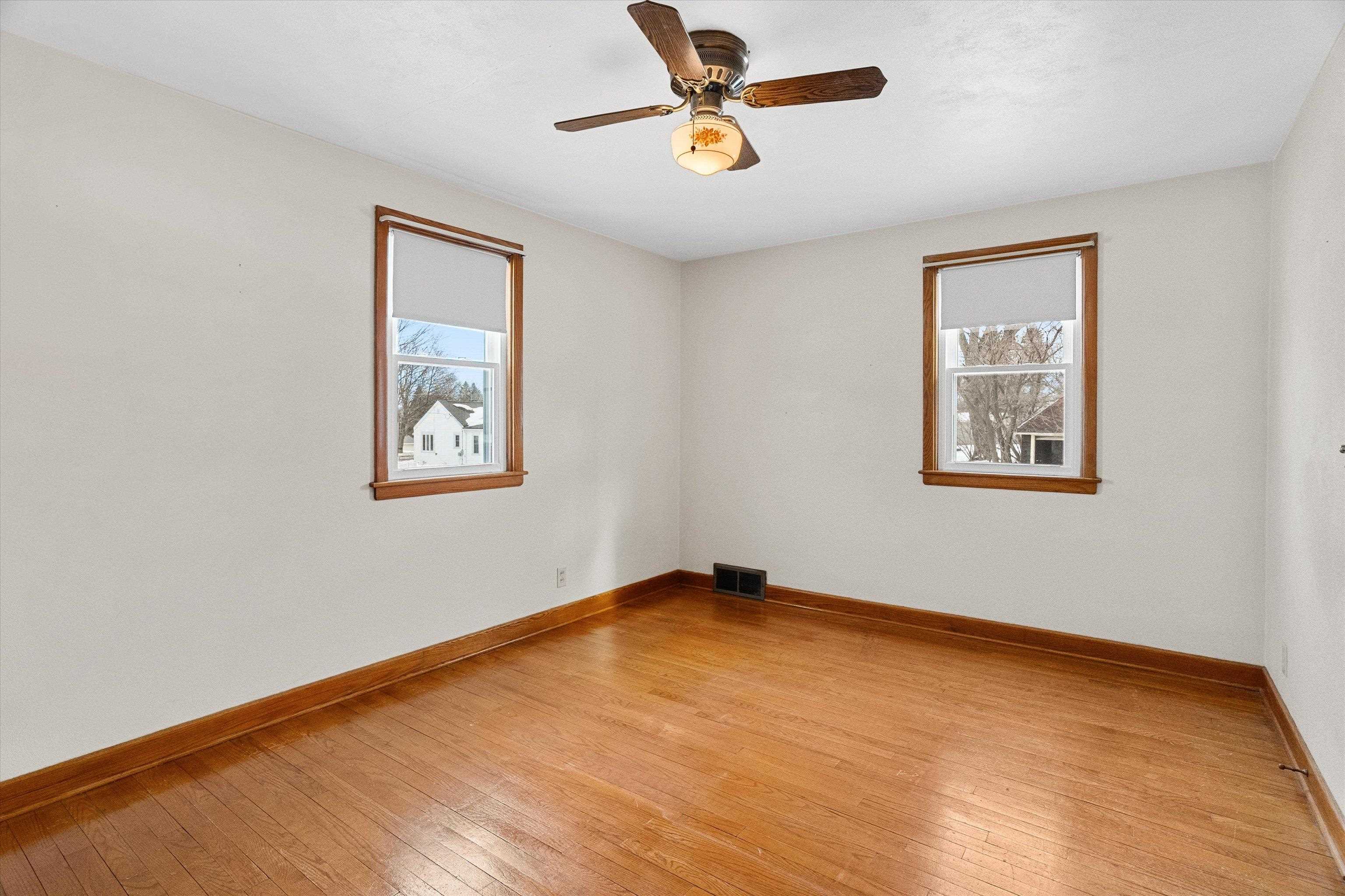 406 N SPRUCE AVENUE, Marshfield, Wisconsin 54449, 3 Bedrooms Bedrooms, ,1 BathroomBathrooms,Residential,For Sale,406 N SPRUCE AVENUE,22600573