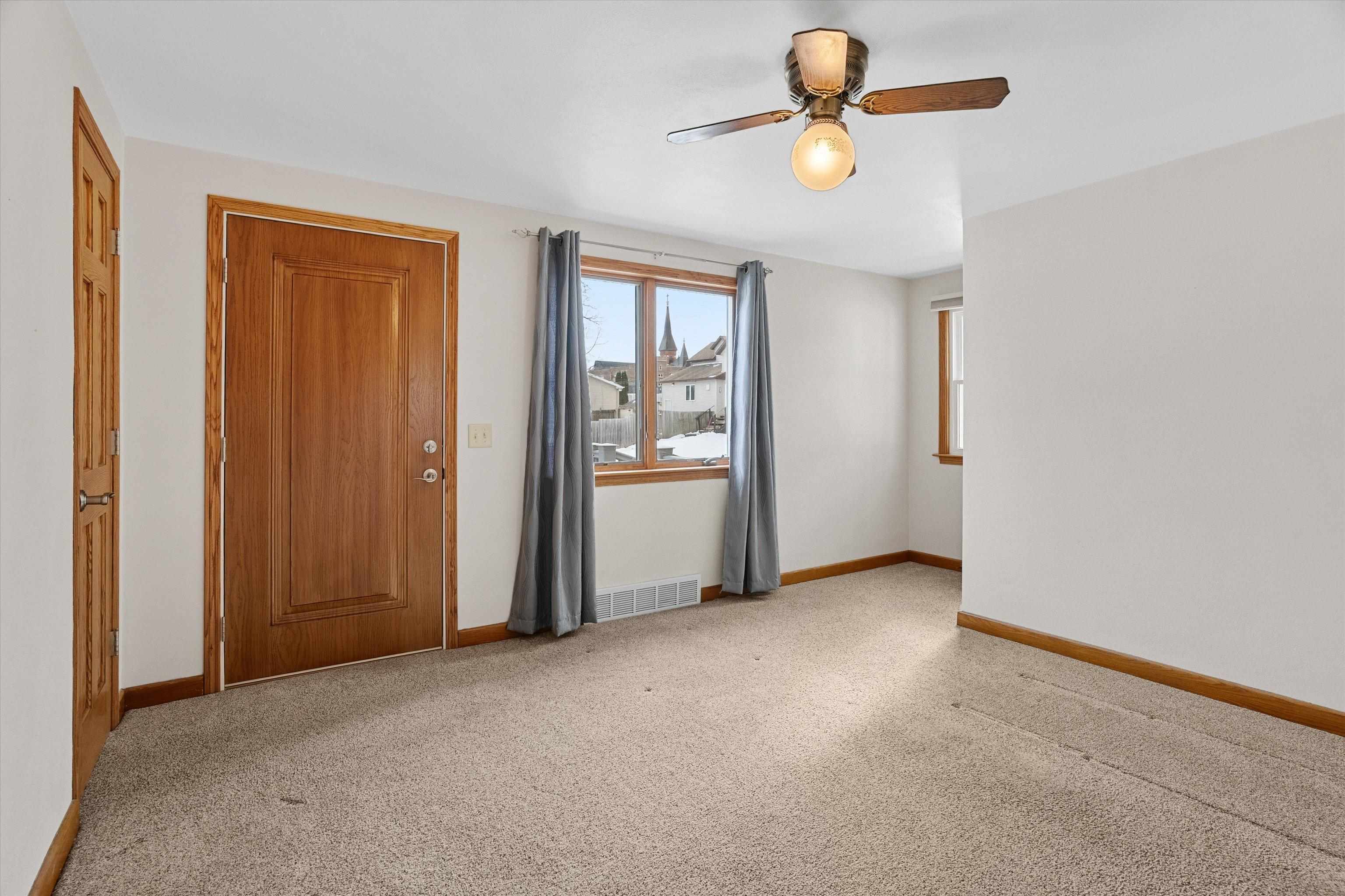 406 N SPRUCE AVENUE, Marshfield, Wisconsin 54449, 3 Bedrooms Bedrooms, ,1 BathroomBathrooms,Residential,For Sale,406 N SPRUCE AVENUE,22600573