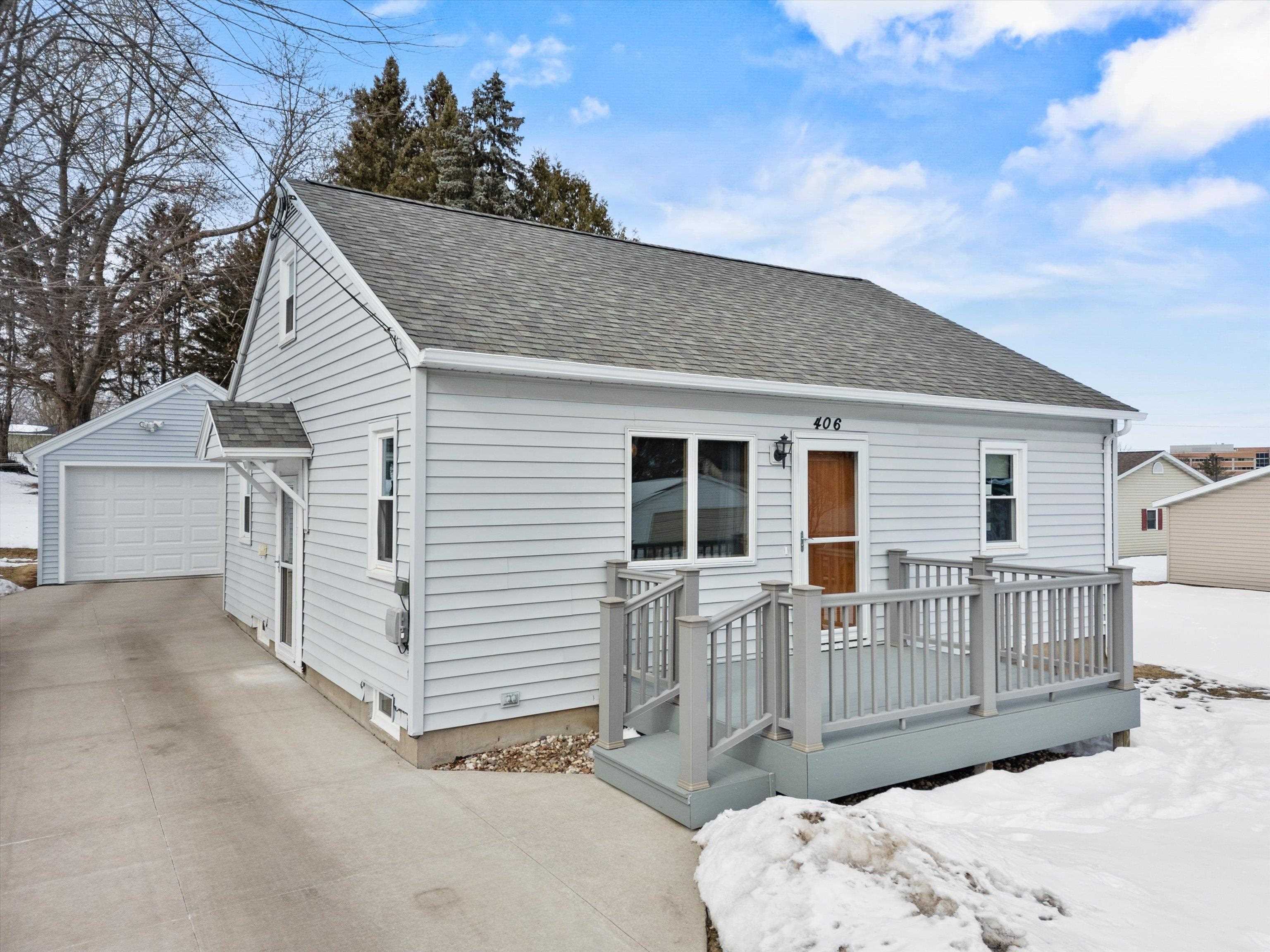 406 N SPRUCE AVENUE, Marshfield, Wisconsin 54449, 3 Bedrooms Bedrooms, ,1 BathroomBathrooms,Residential,For Sale,406 N SPRUCE AVENUE,22600573