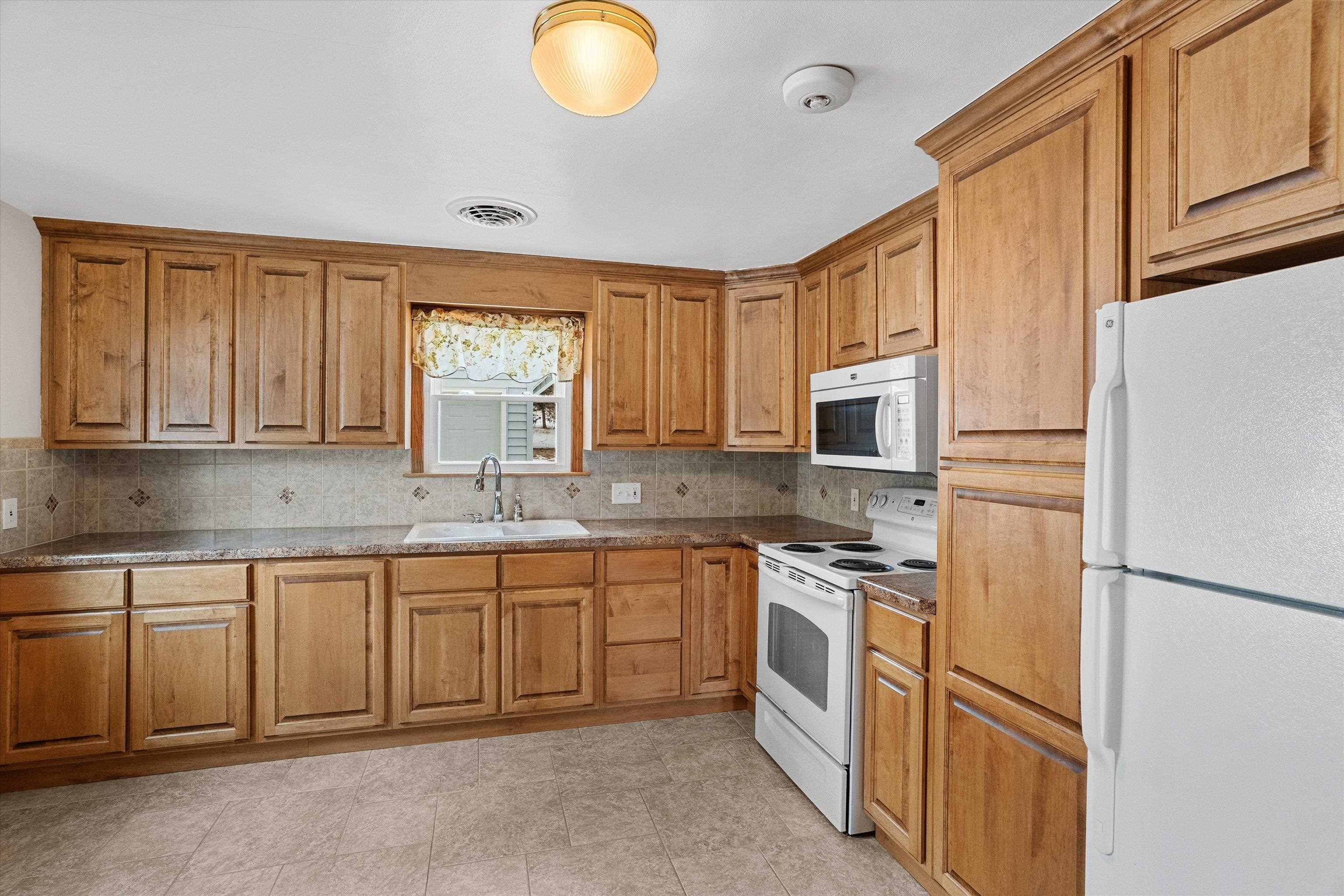 406 N SPRUCE AVENUE, Marshfield, Wisconsin 54449, 3 Bedrooms Bedrooms, ,1 BathroomBathrooms,Residential,For Sale,406 N SPRUCE AVENUE,22600573