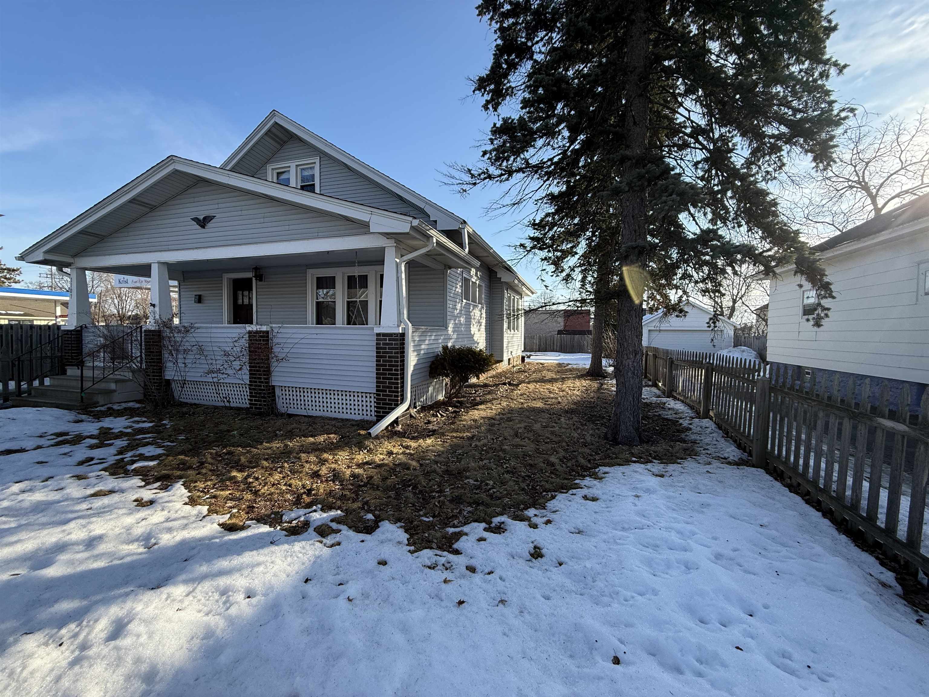 1107 S 4TH AVENUE, Wausau, Wisconsin 54401, 3 Bedrooms Bedrooms, ,1 BathroomBathrooms,Residential,For Sale,1107 S 4TH AVENUE,22600588